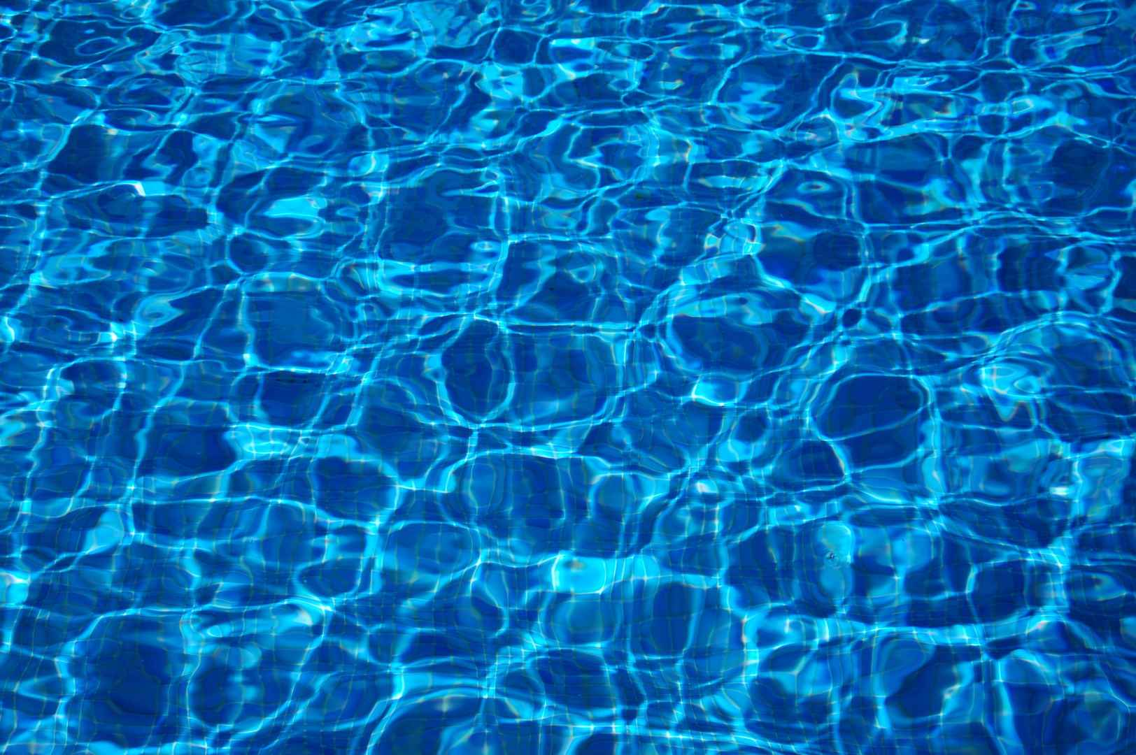 极美泳池水花蓝色壁纸