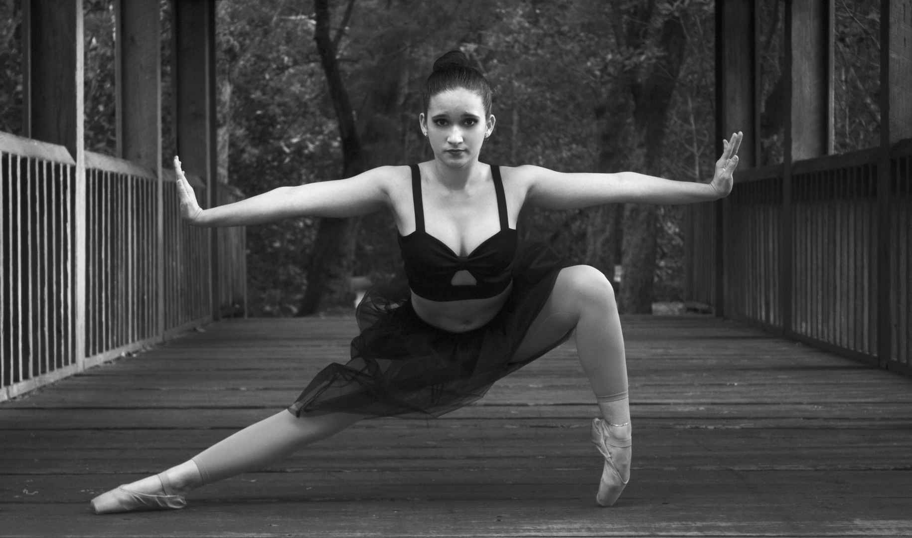 芭蕾舞美女柔性平衡训练图片