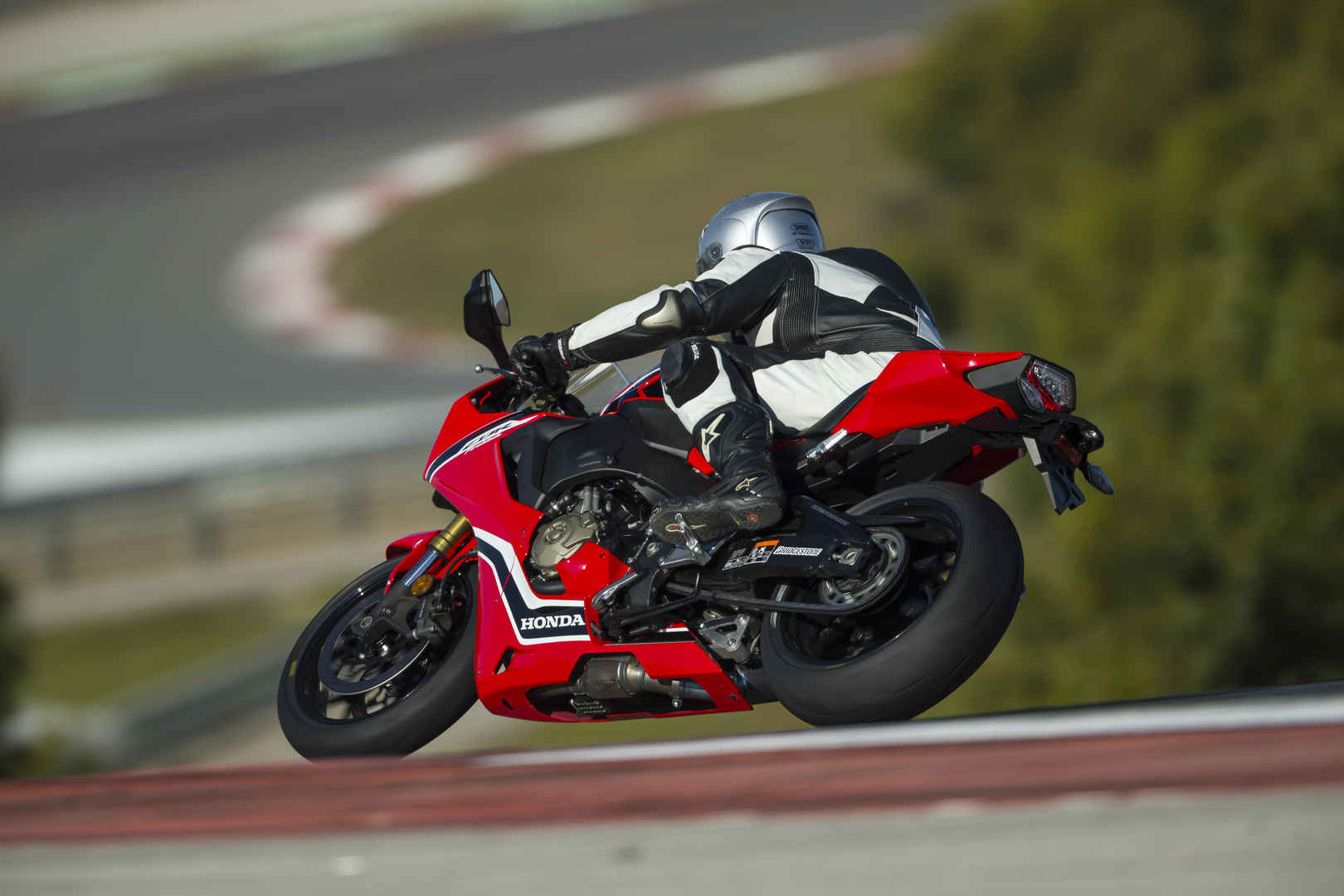 本田Honda_CBR1000RR红色版摩托车图片