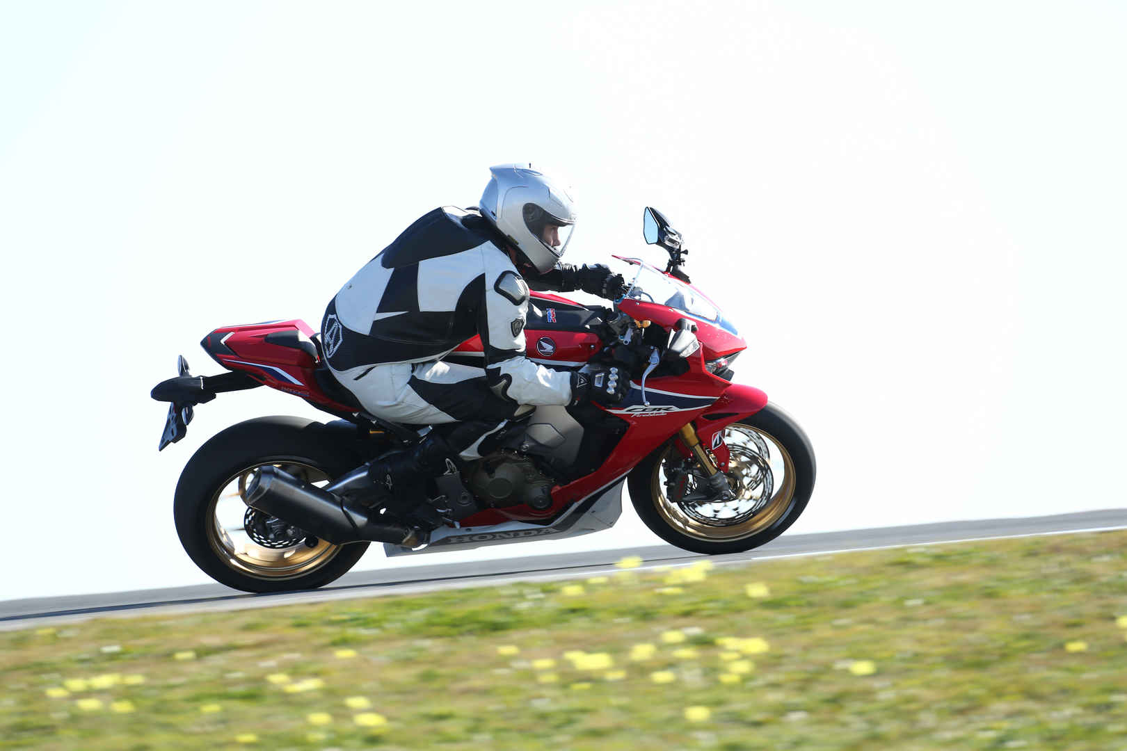本田摩托车Honda_CBR1000RR兜风图片