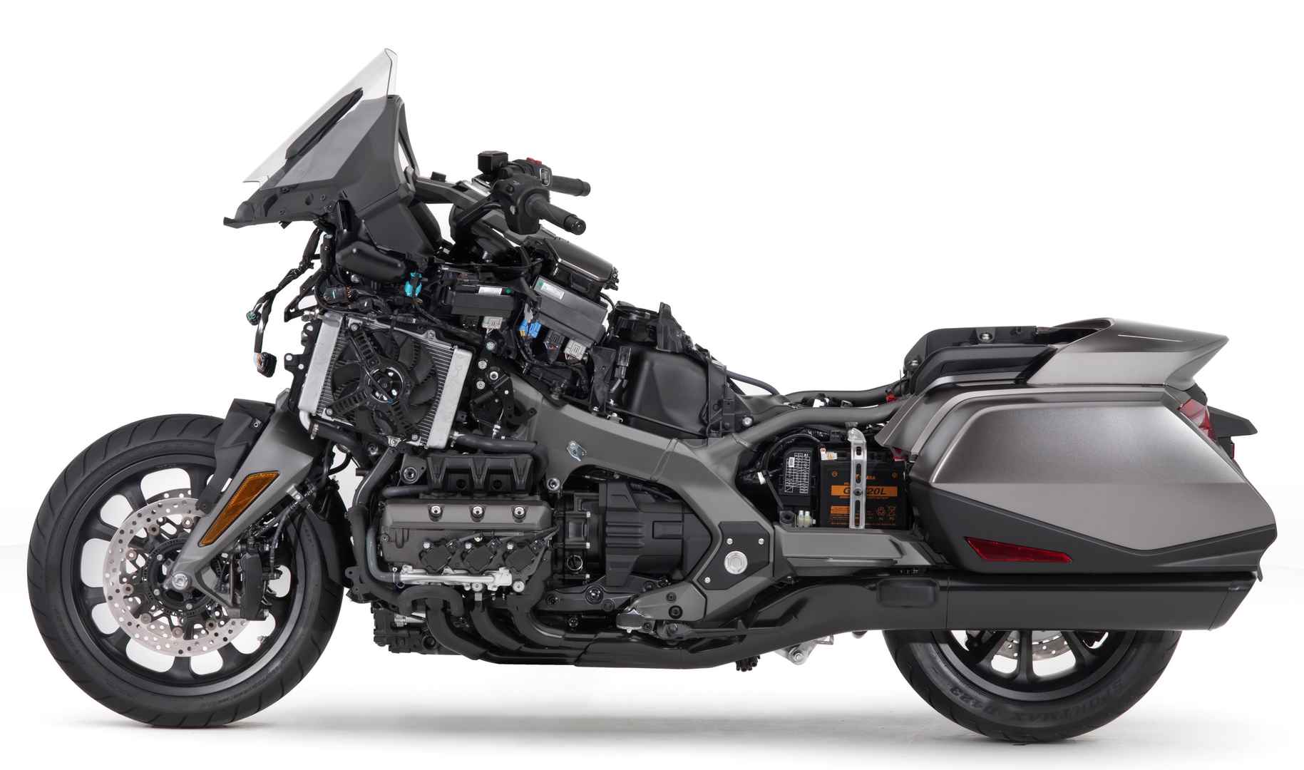 本田金翼摩托车Honda-Goldwing-黑色款侧面照图片