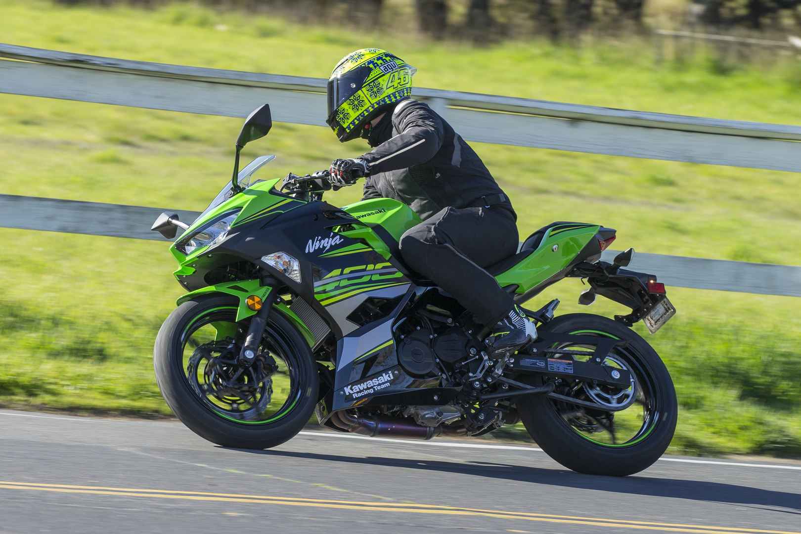 川崎摩托车Kawasaki_Ninja_ZX-14R绿色版六眼魔神压弯