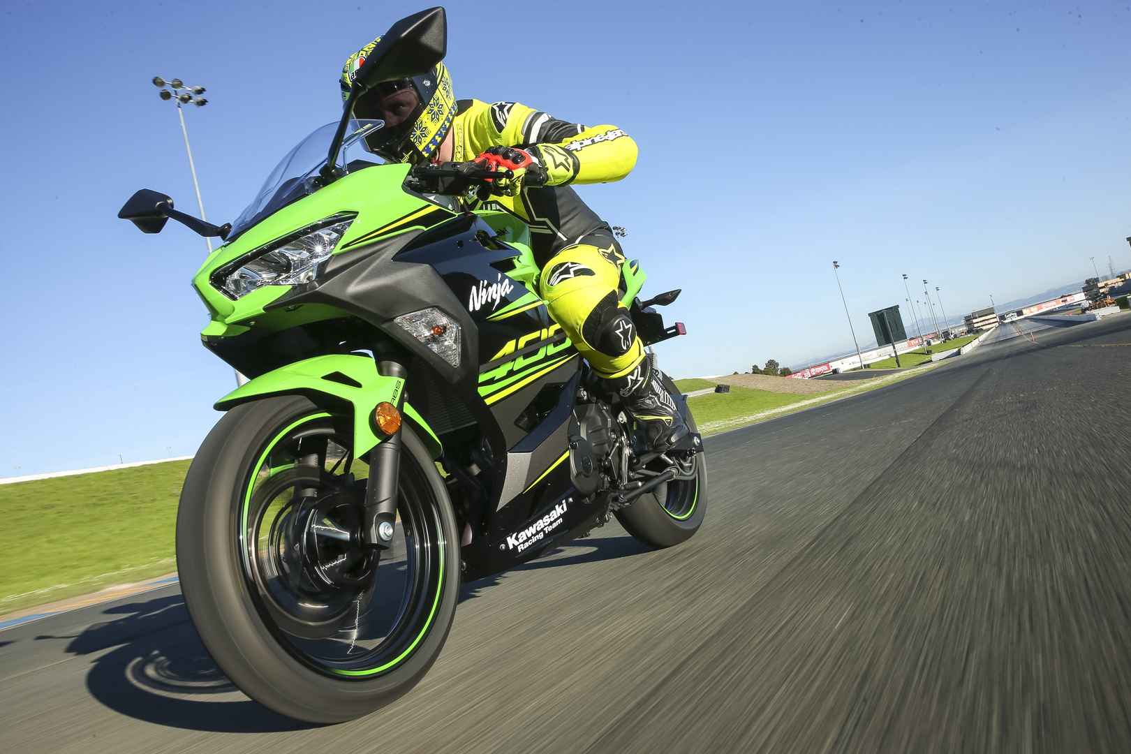 川崎Kawasaki_Ninja_ZX-14R绿色版六眼魔神赛道摩托车