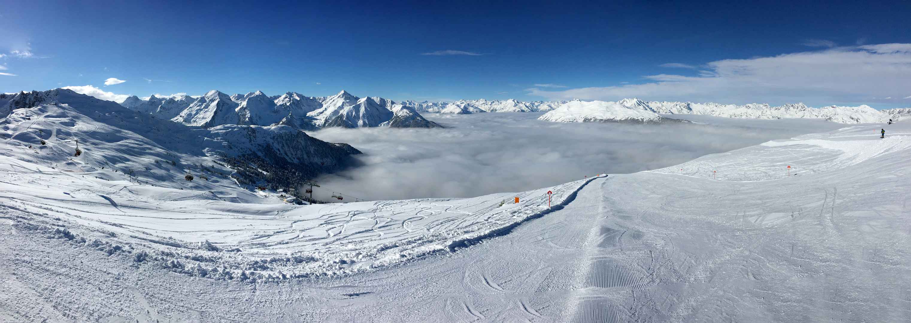 滑雪场跑道图片