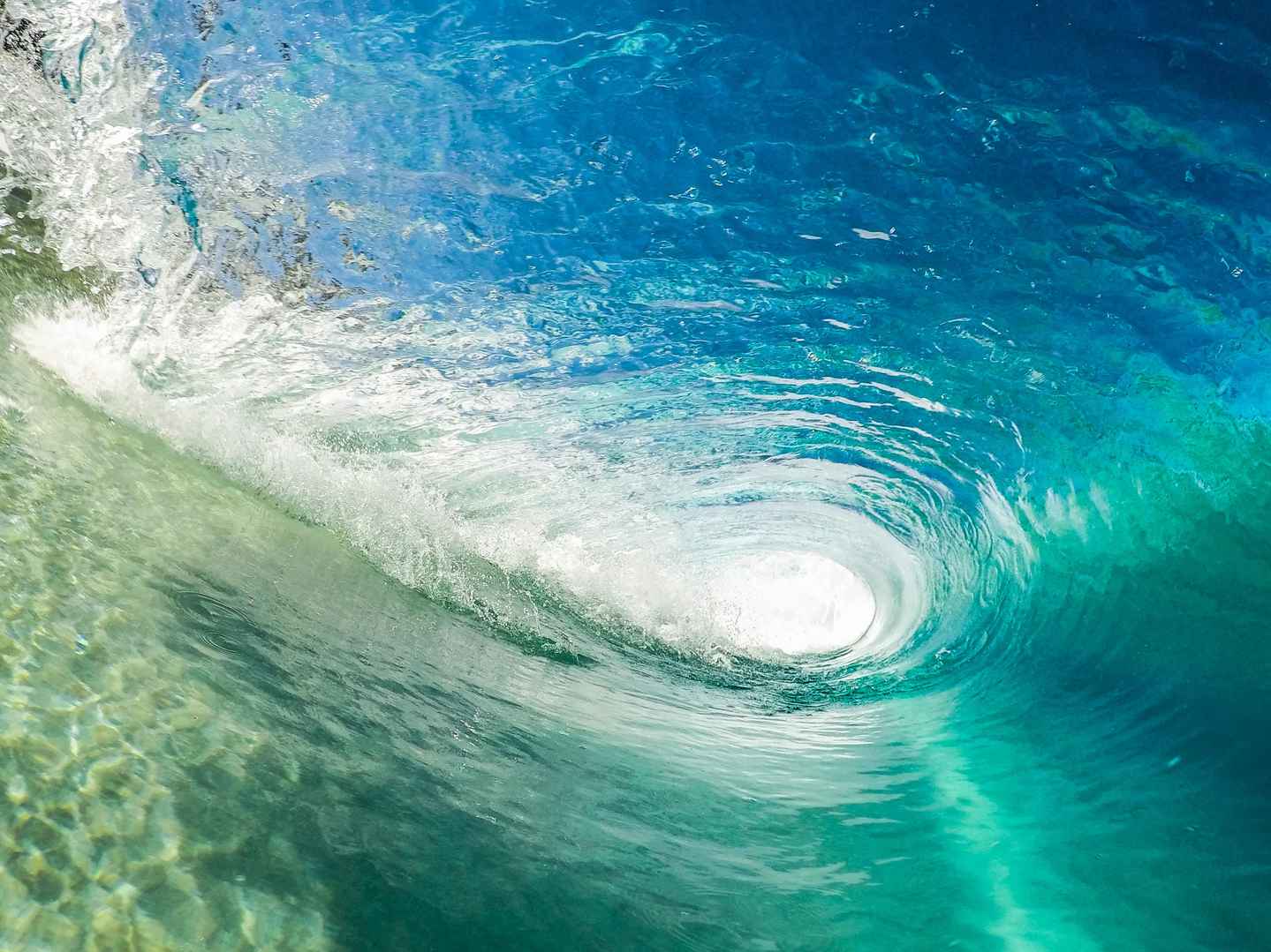 海洋巨浪漩涡壁纸