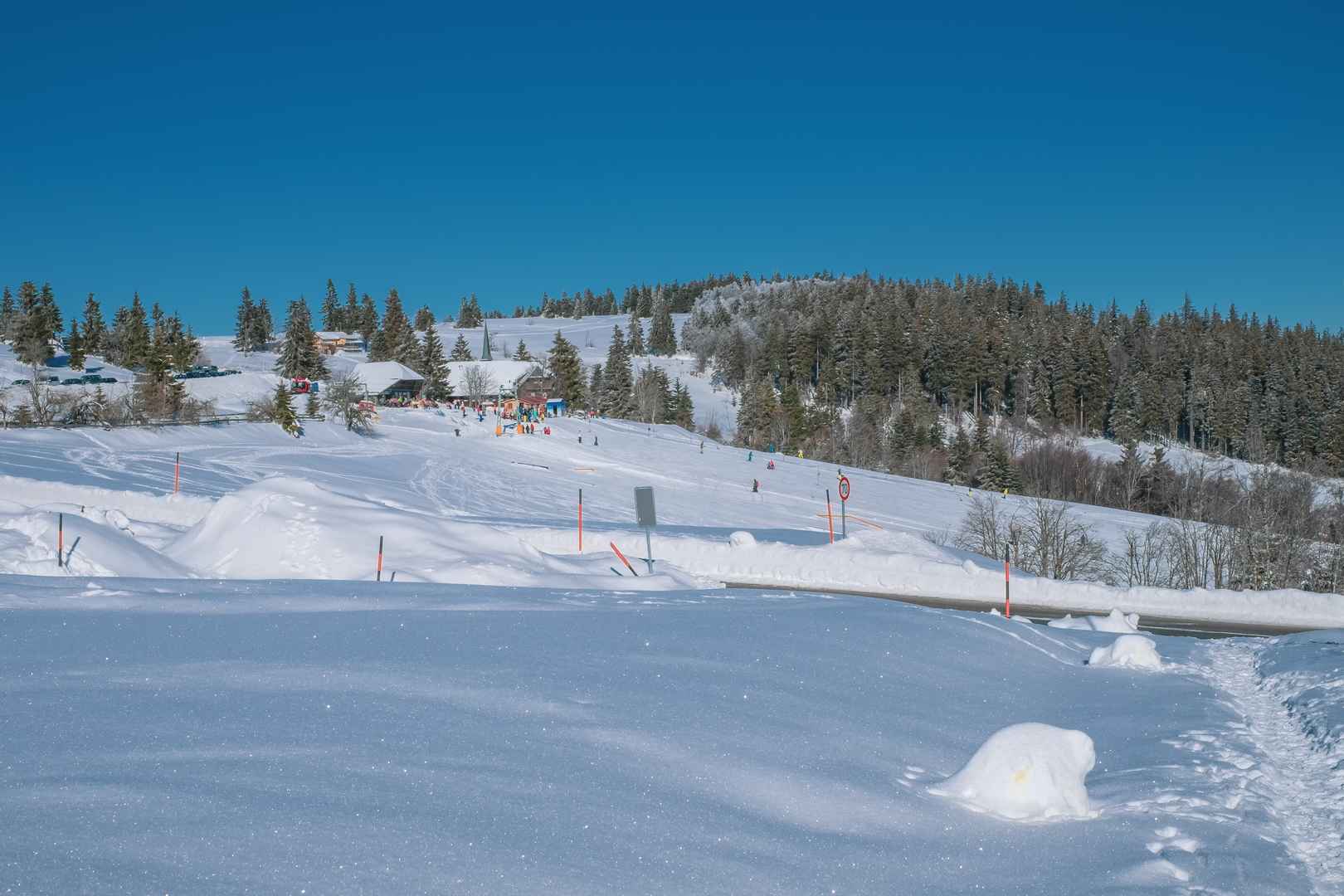 天然滑雪场图片