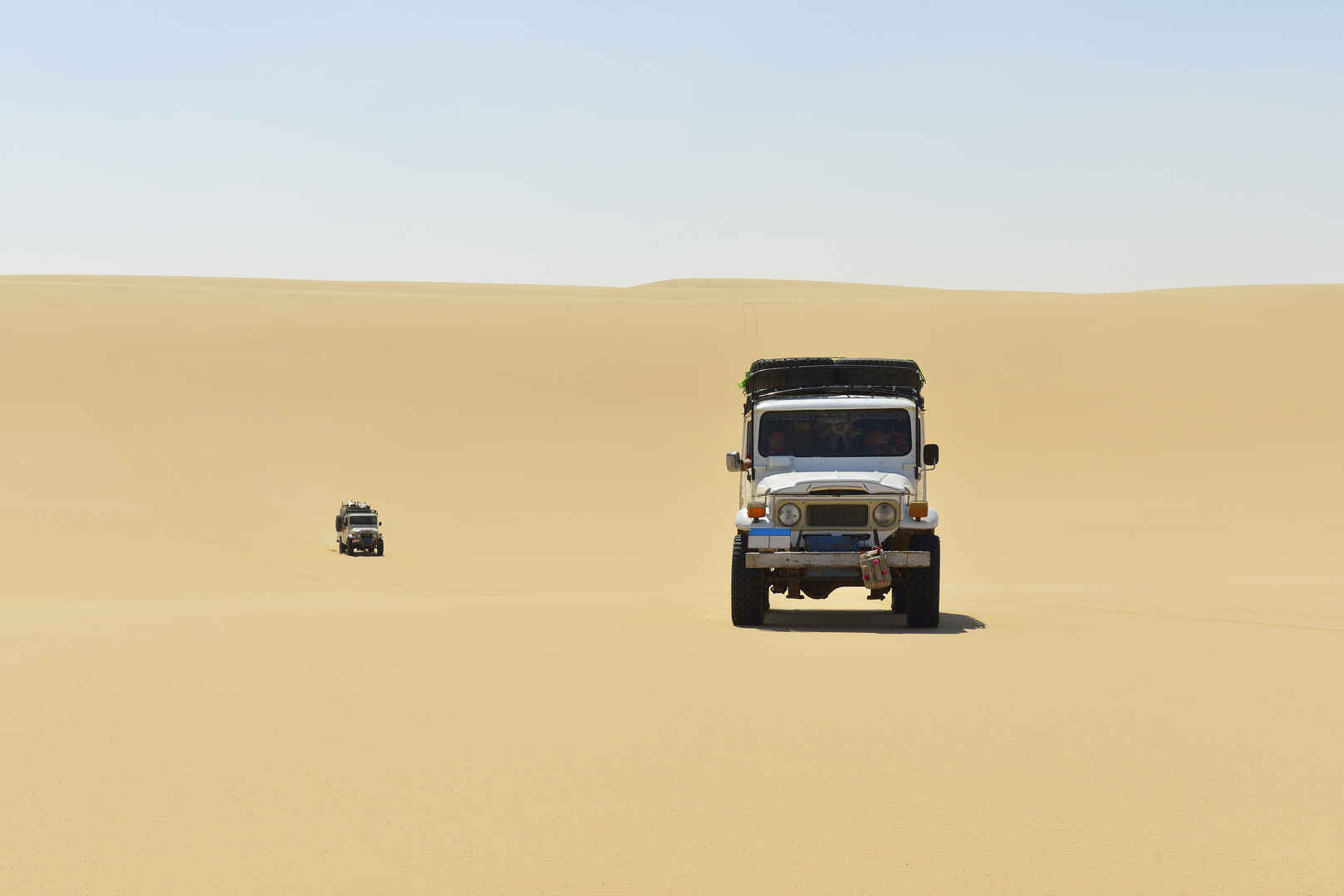 四轮驱动 汽车 利比亚沙漠 撒哈拉沙漠 埃及 非洲6k壁纸-