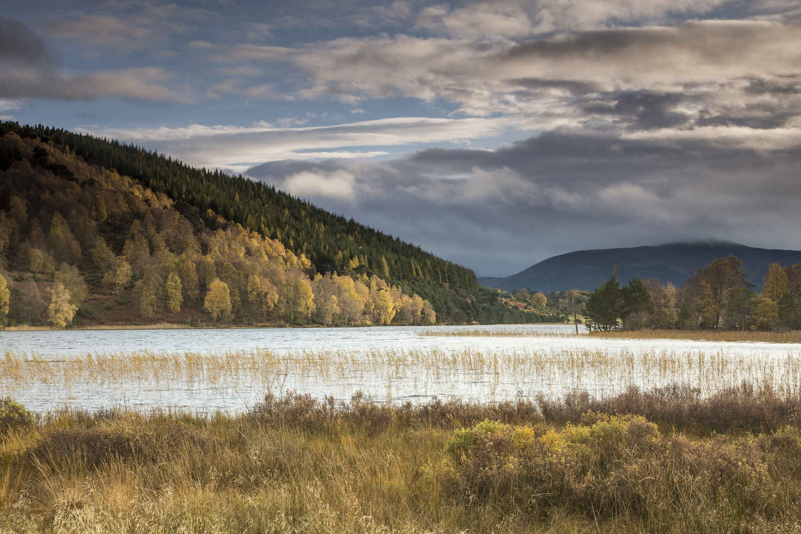 平和 自然风光 风景 秋天 山 湖 苏格兰5k壁纸-