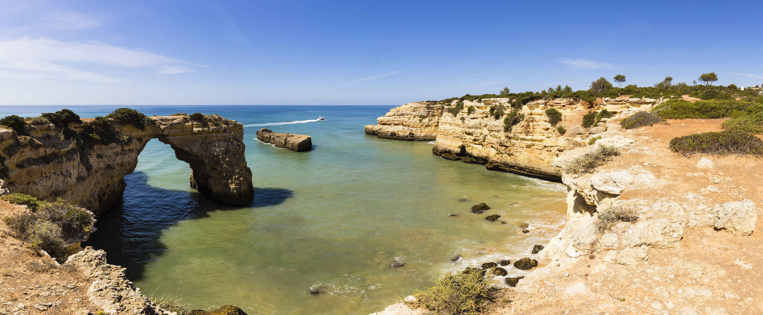 天然拱 小 沙滩 下方 峭壁 阿尔加维 葡萄牙7k壁纸-
