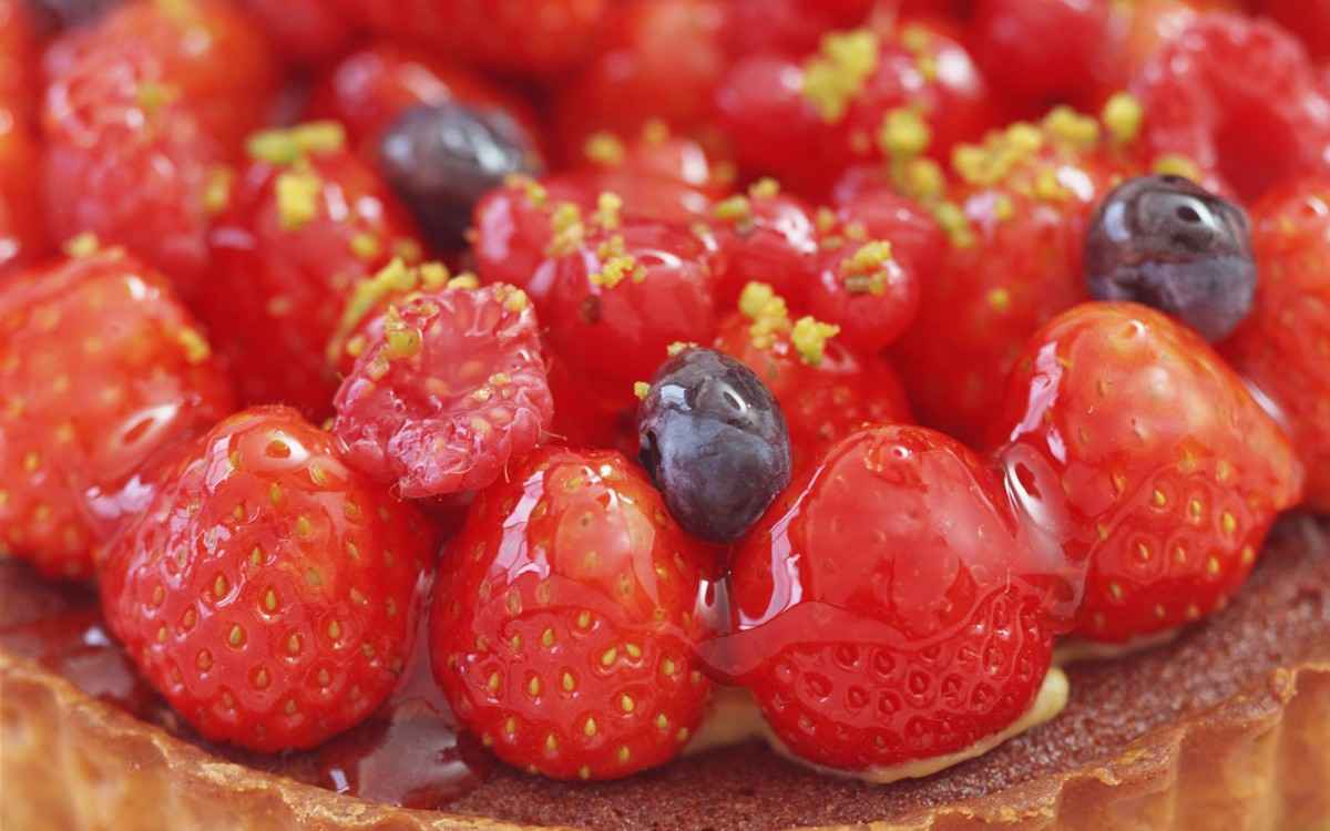 美味草莓蛋糕高清桌面壁纸