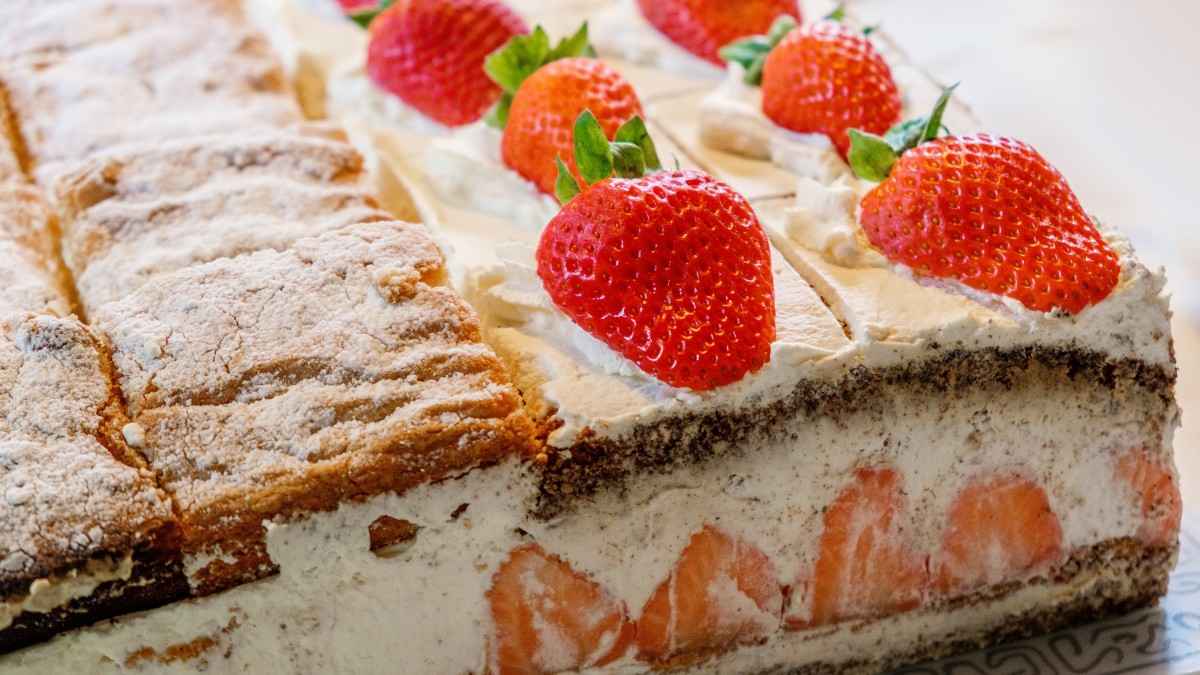 精致美味草莓蛋糕高清桌面壁纸