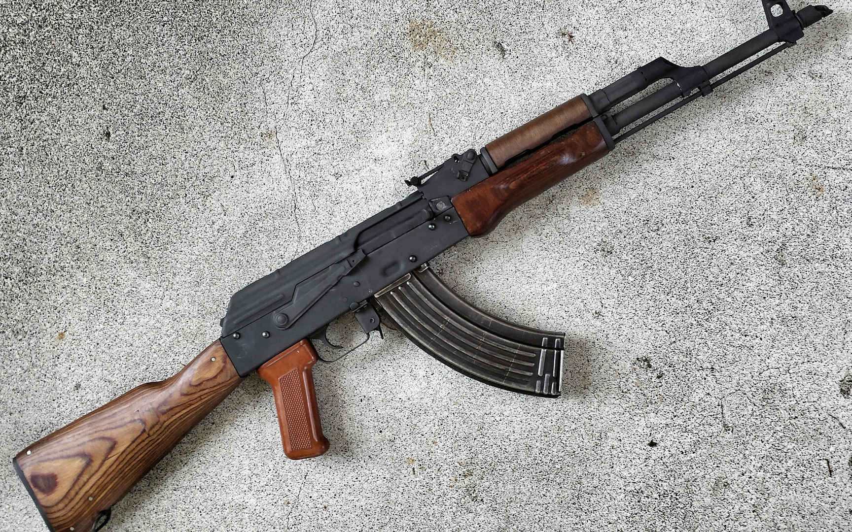 高清AK47自动步枪电脑壁纸-