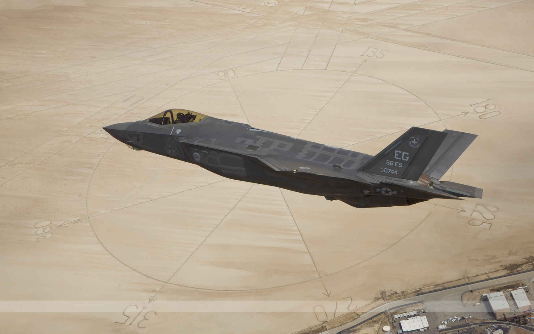 F-35闪电2战斗机高清桌面壁纸-