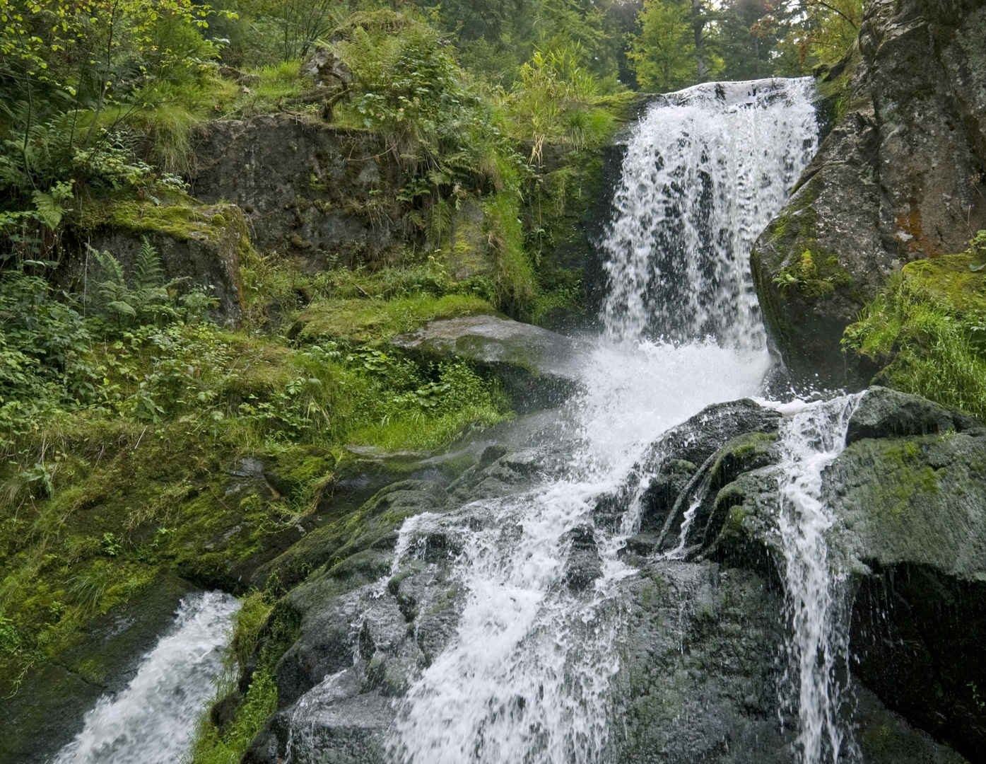 高清流水风景图片