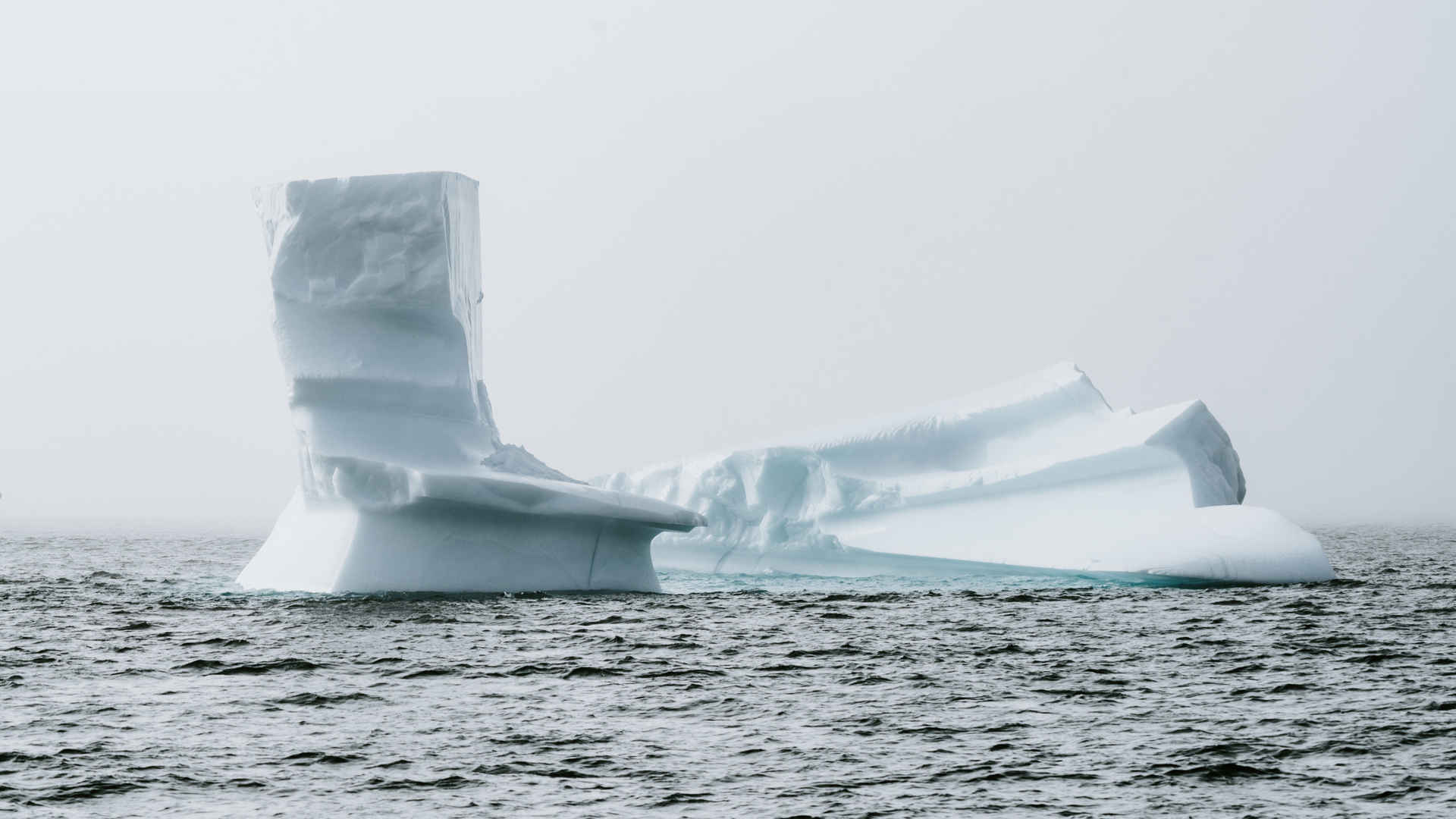 海上冰山适合做桌面壁纸的图片-