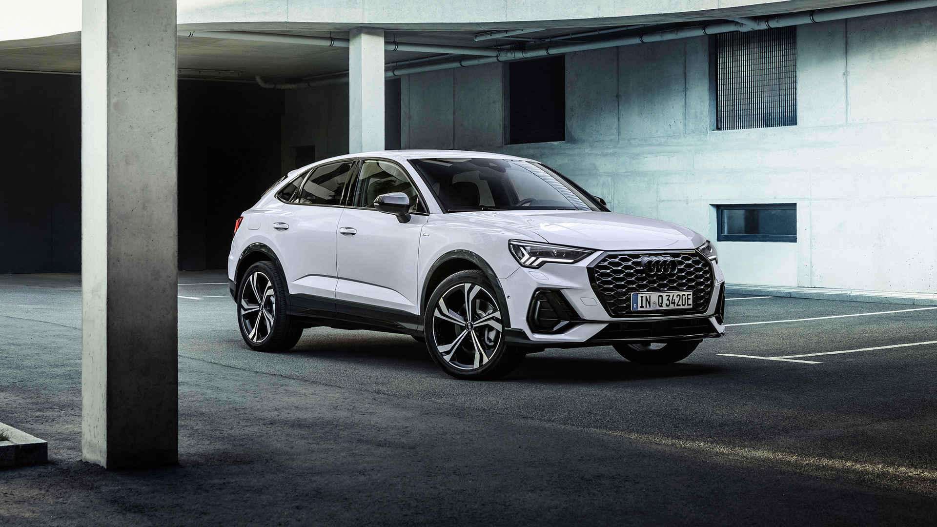 白色奥迪Q3 Sportback 45 TFSI e S line电脑壁纸