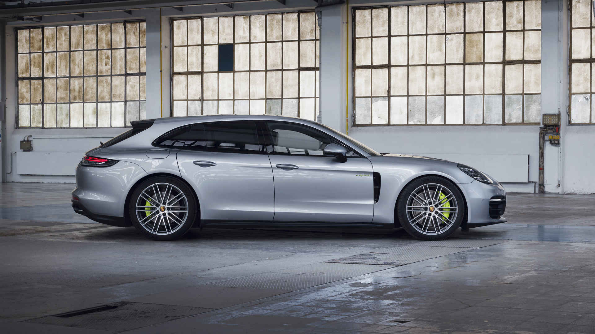 保时捷Panamera 4 E-Hybrid Sport Turismo壁纸