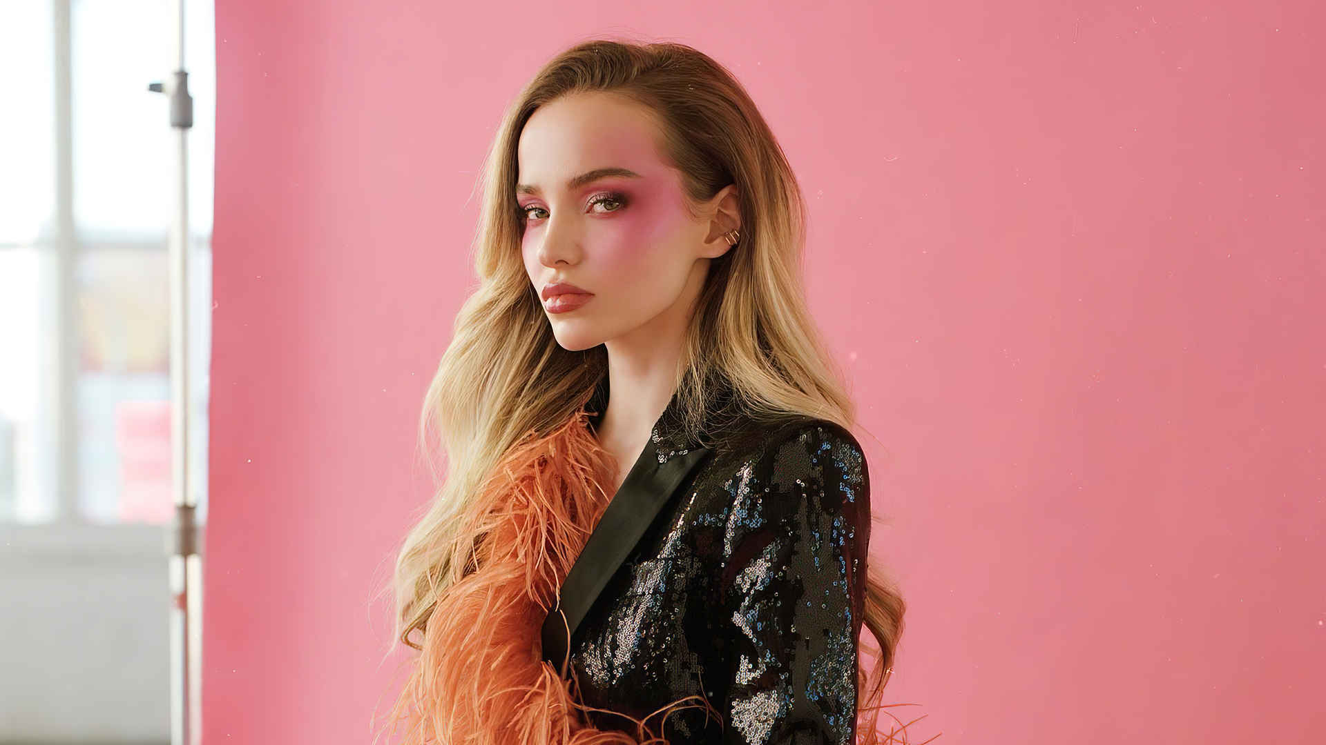 德芙·卡梅隆(Dove Cameron)电脑壁纸性感美女图片