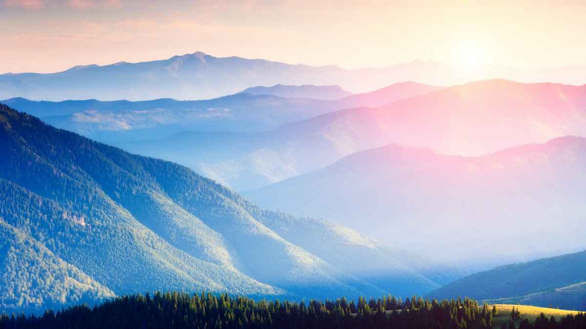 优美的山峰山顶图片