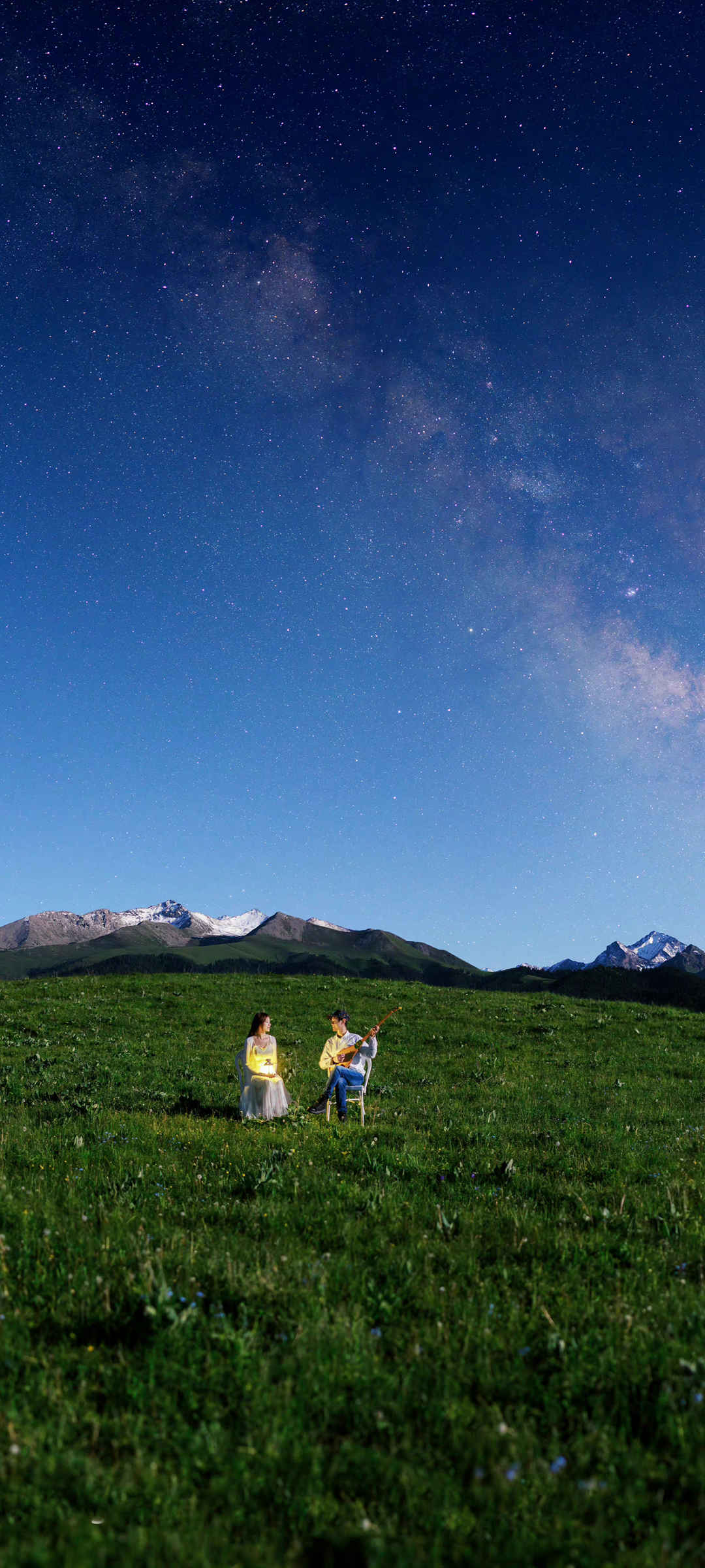 星空  草地 情侣 超高清手机风景壁纸