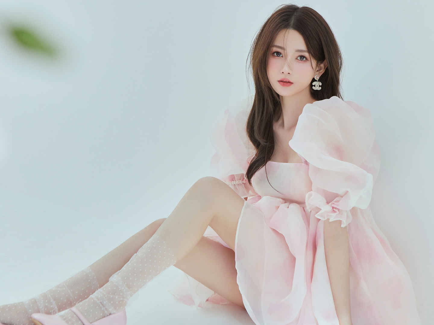 小清新美女粉色裙子平板壁纸-