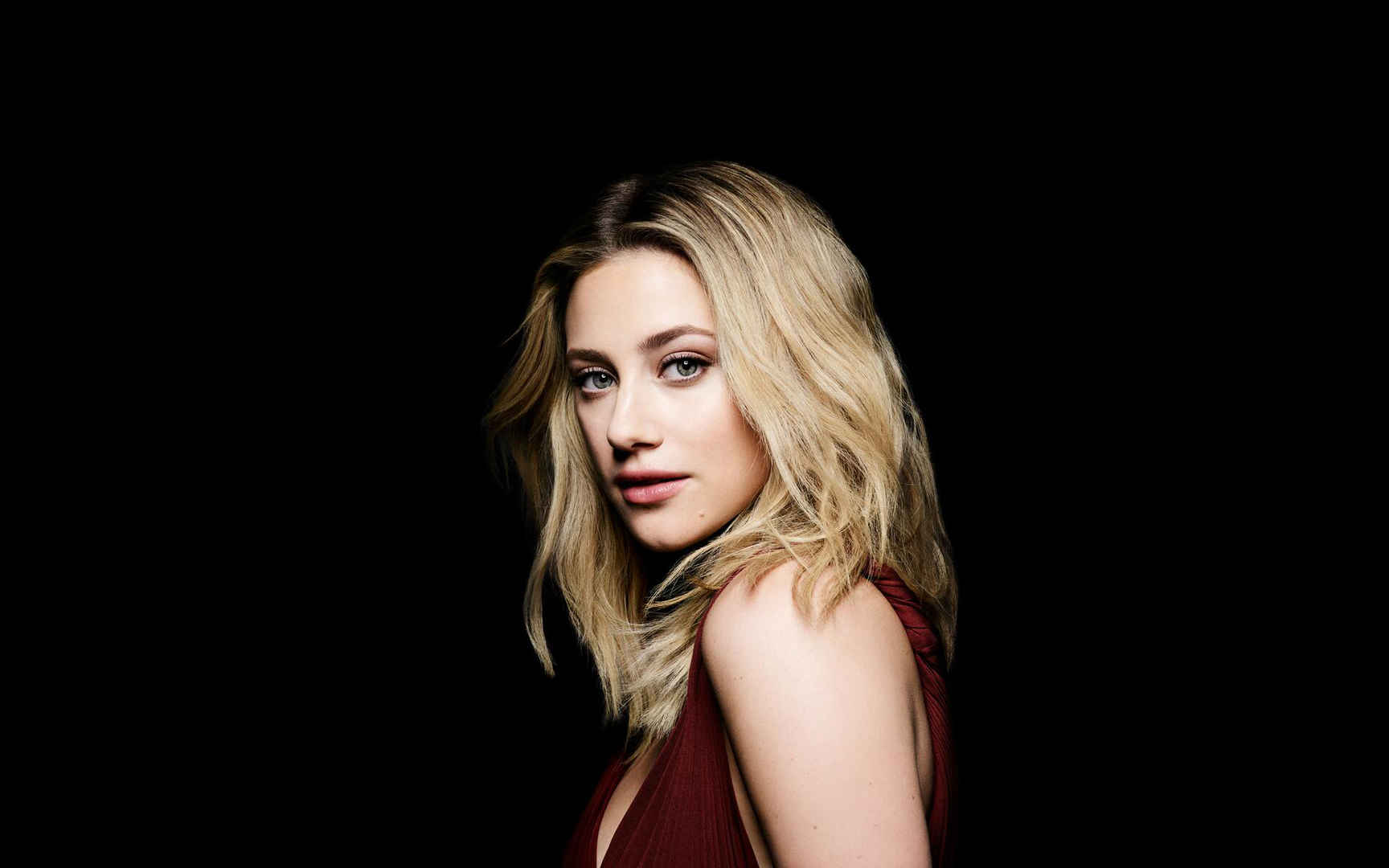 丽丽·莱因哈特(Lili Reinhart)高清性感壁纸