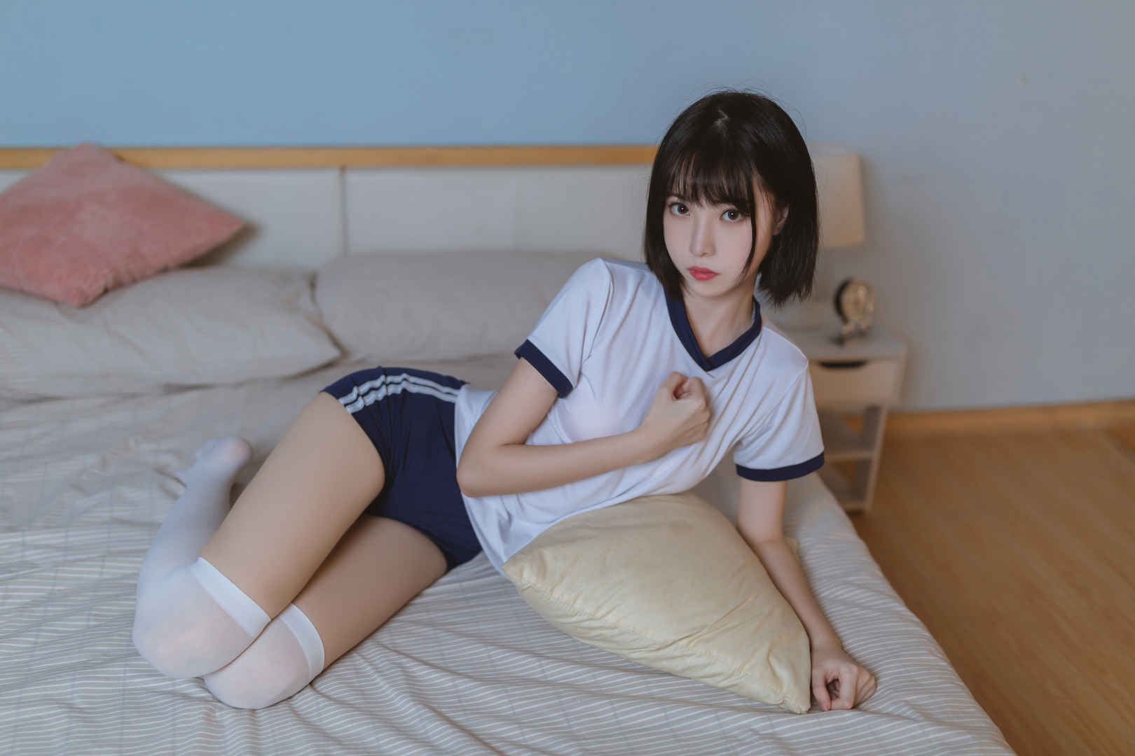 短发可爱漂亮美女4k壁纸