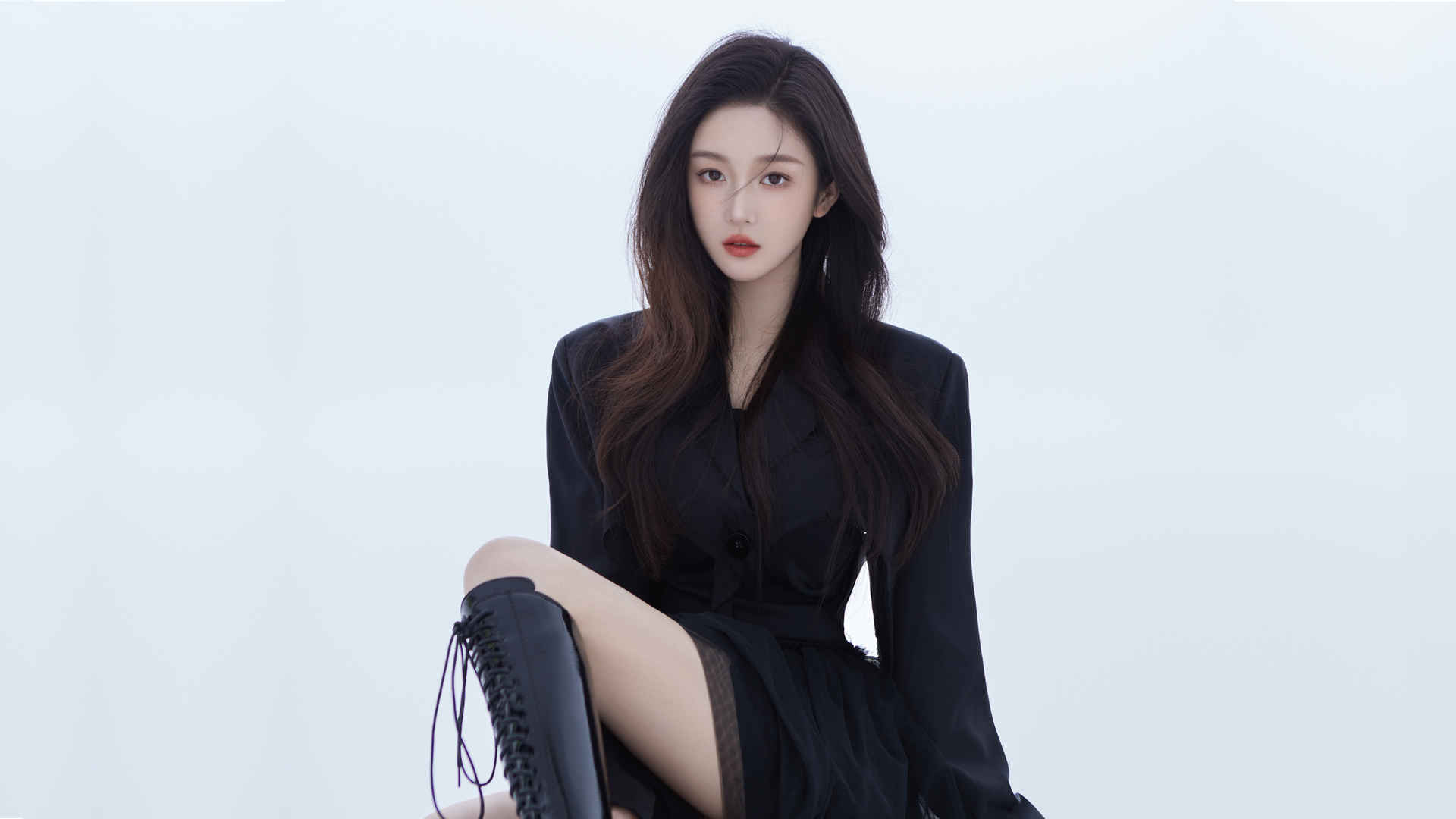 黑色裙子长发美腿美女
