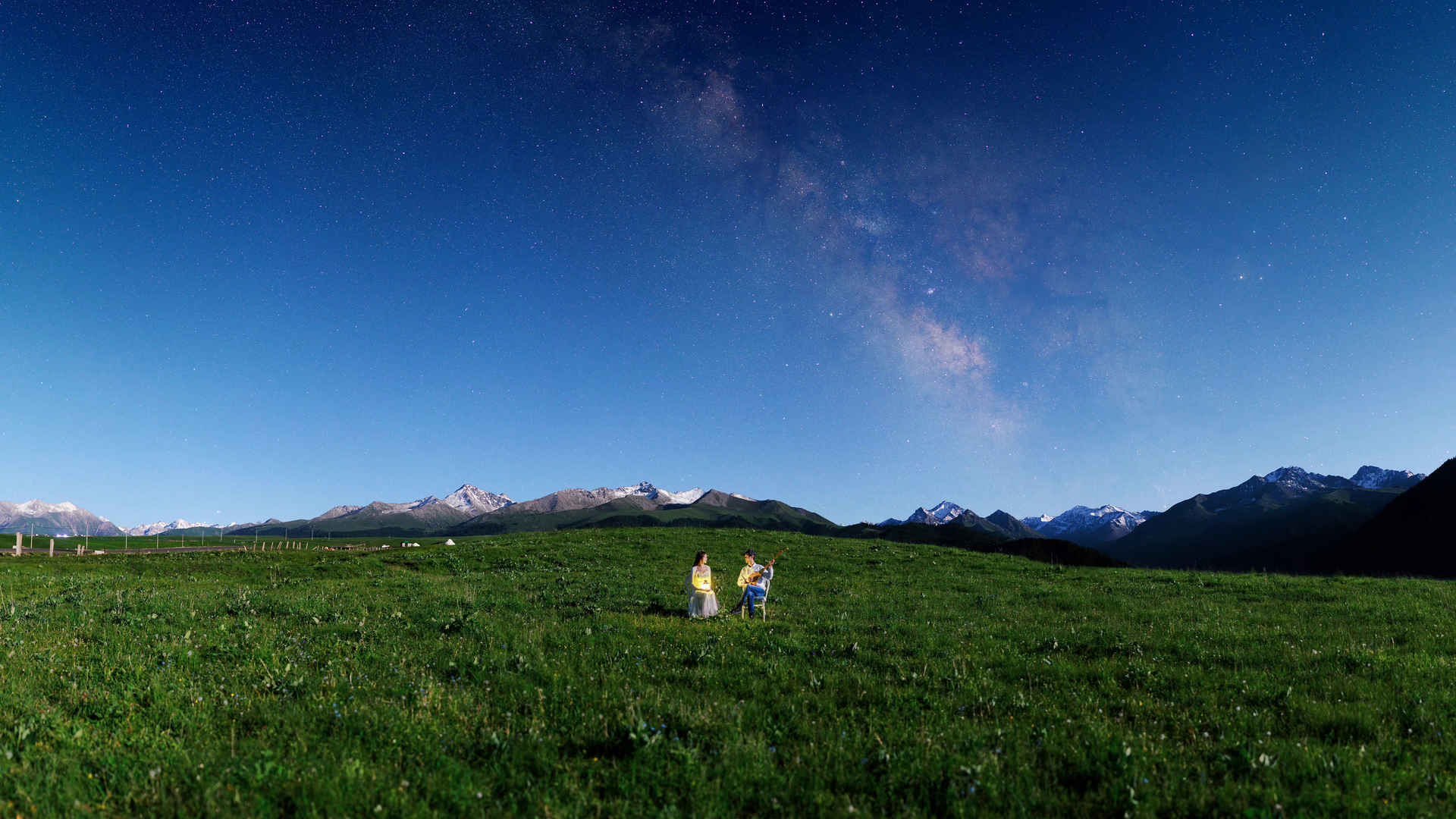 4K风景 星空 草地  电脑壁纸-