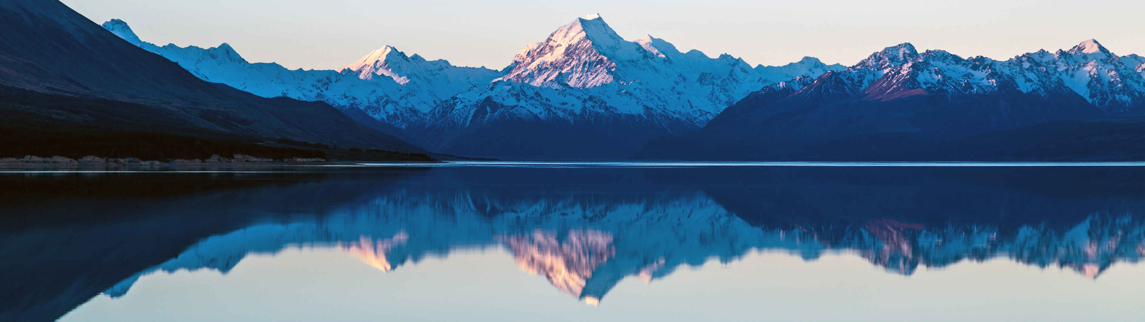 美丽雪山湖泊倒影风景3840x1080壁纸