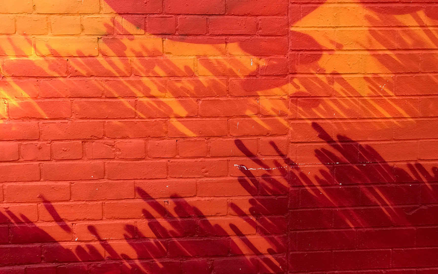 红色和橙色彩绘砖墙壁纸-