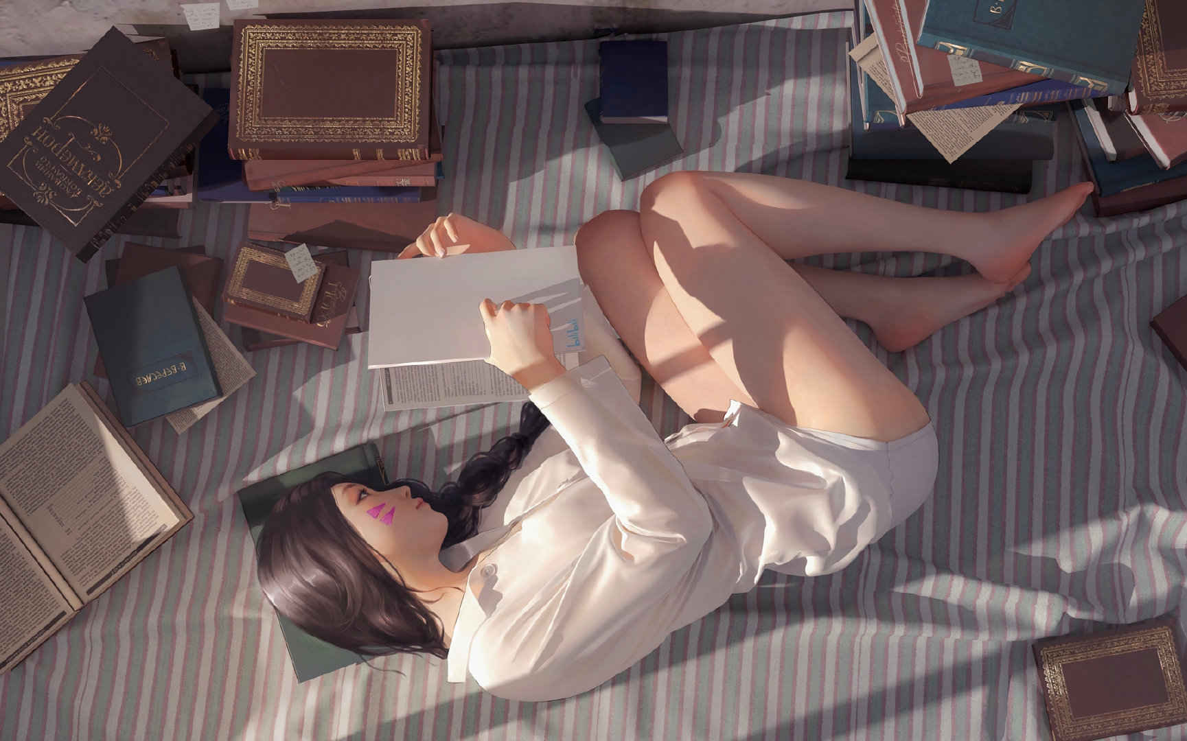 穿白色衬衫的可爱女孩 床上看书 美腿 美足-