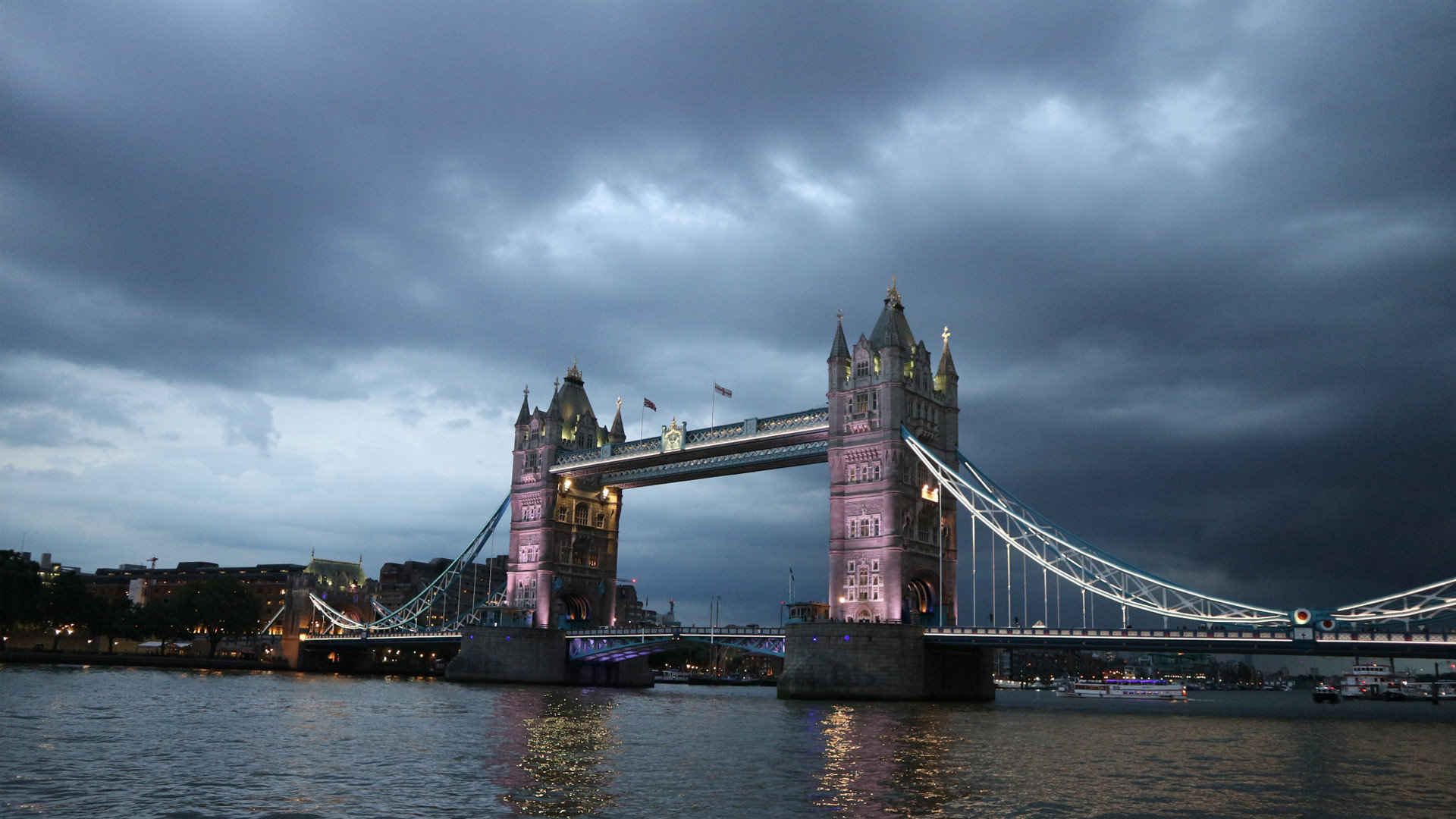 英国伦敦塔桥建筑真实风景图片