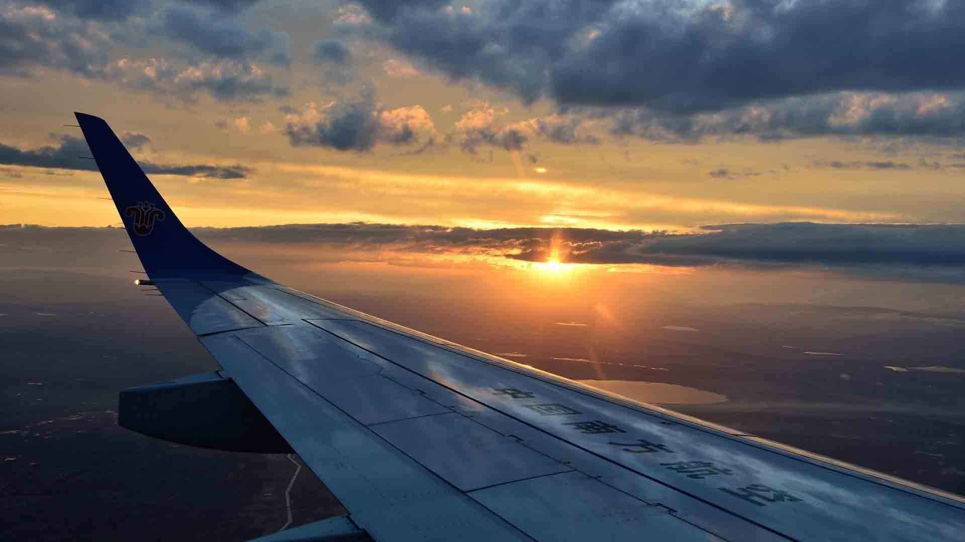 飞机上的夕阳-