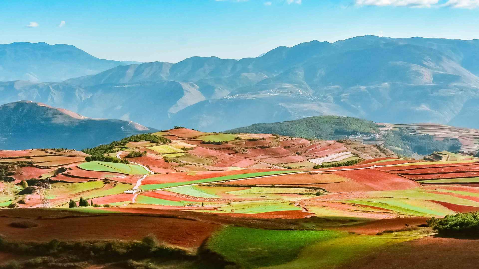 云南东川红土地自然风景图片