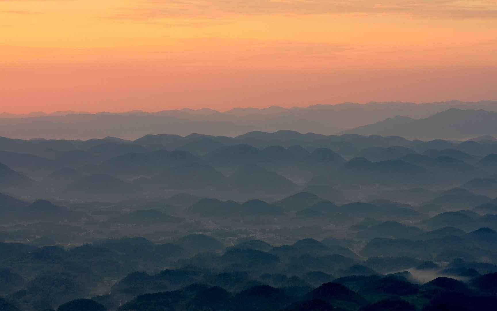 齐岳山云海风车唯美景色电脑桌面壁纸-
