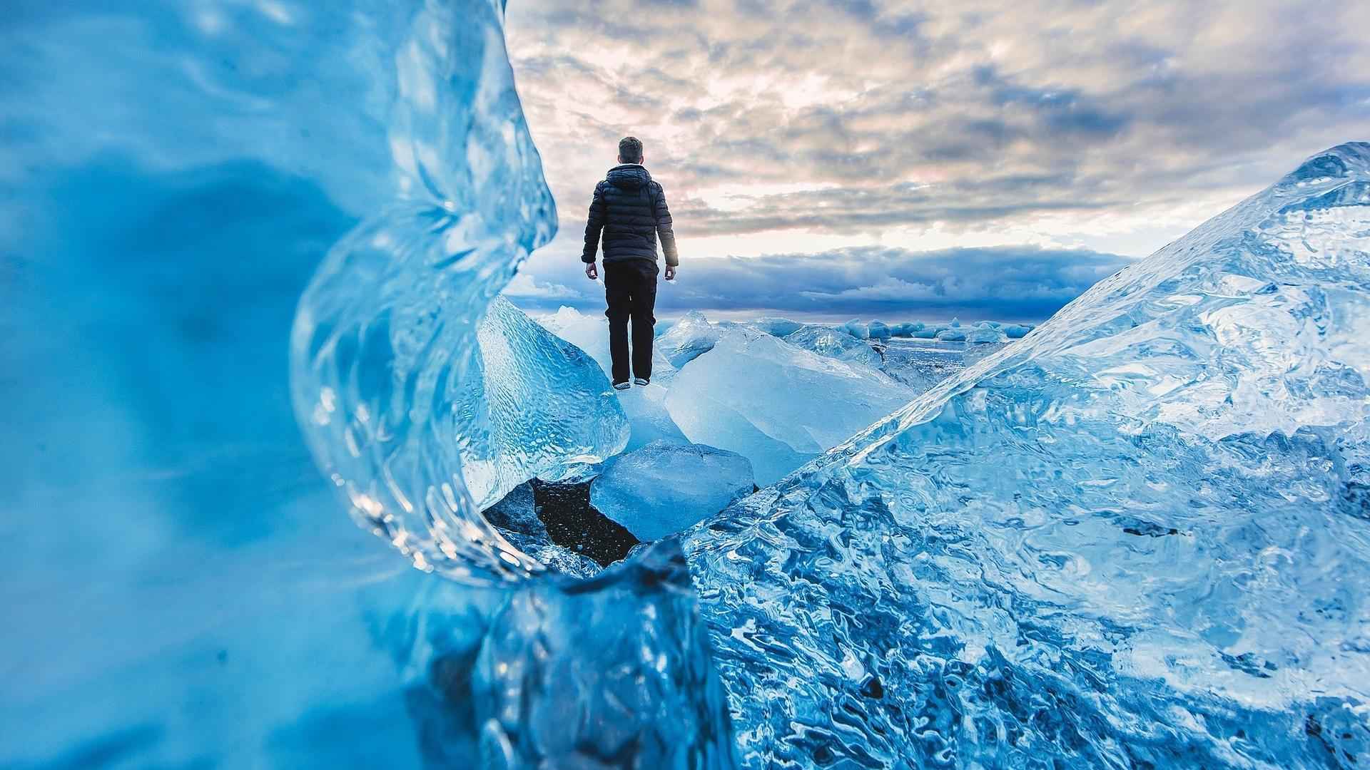 极寒下的冰川风景线电脑壁纸