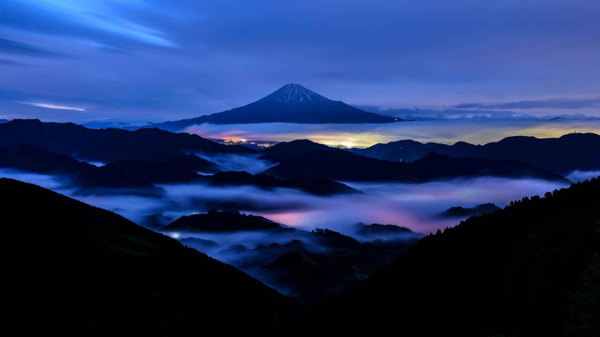 高清日本富士山的磅礴壮丽风景电脑壁纸