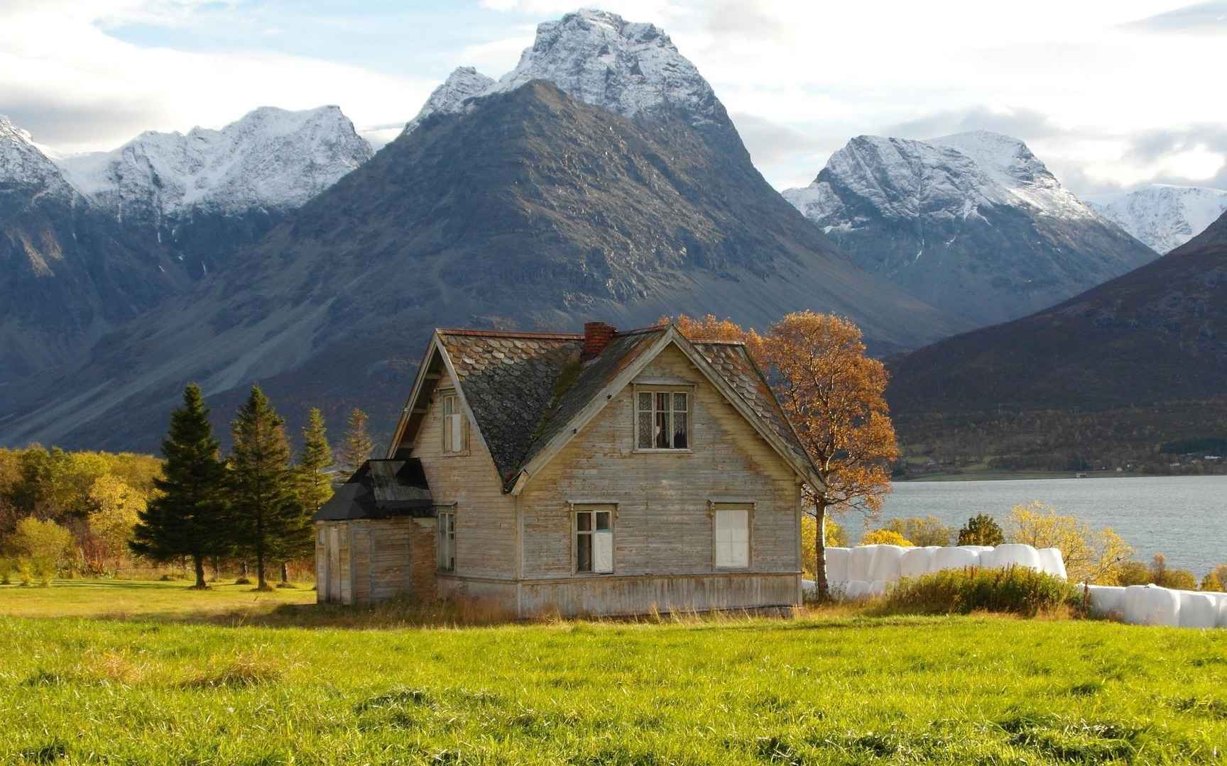 异国风光挪威安静小村庄电脑壁纸