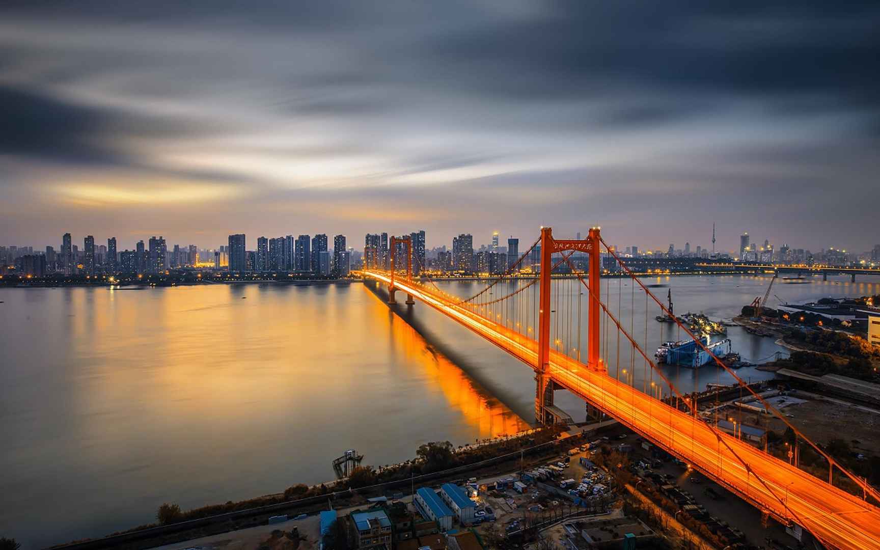 橘红色的武汉鹦鹉洲长江大桥电脑壁纸