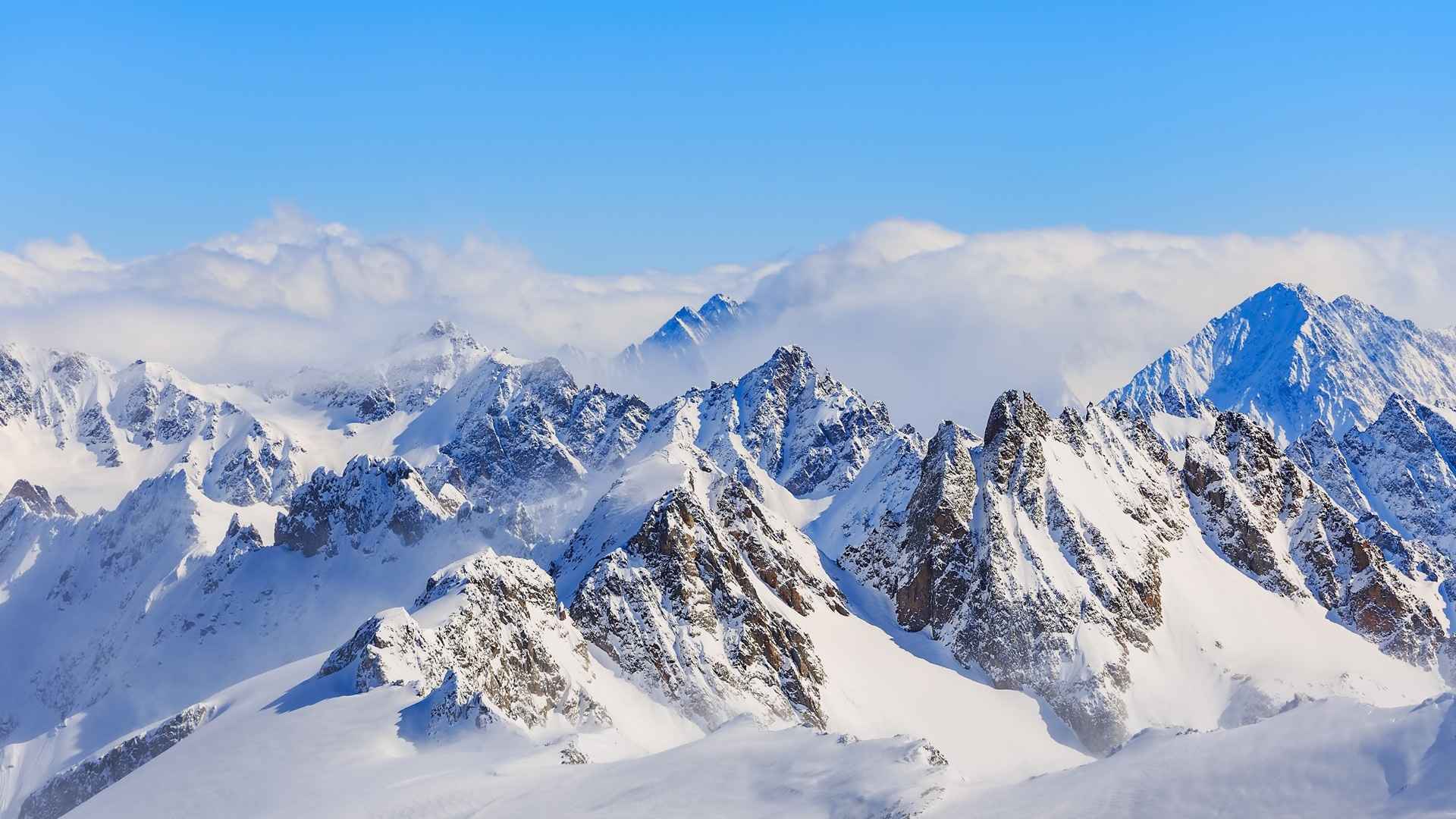 陡峭的山脉景色电脑壁纸