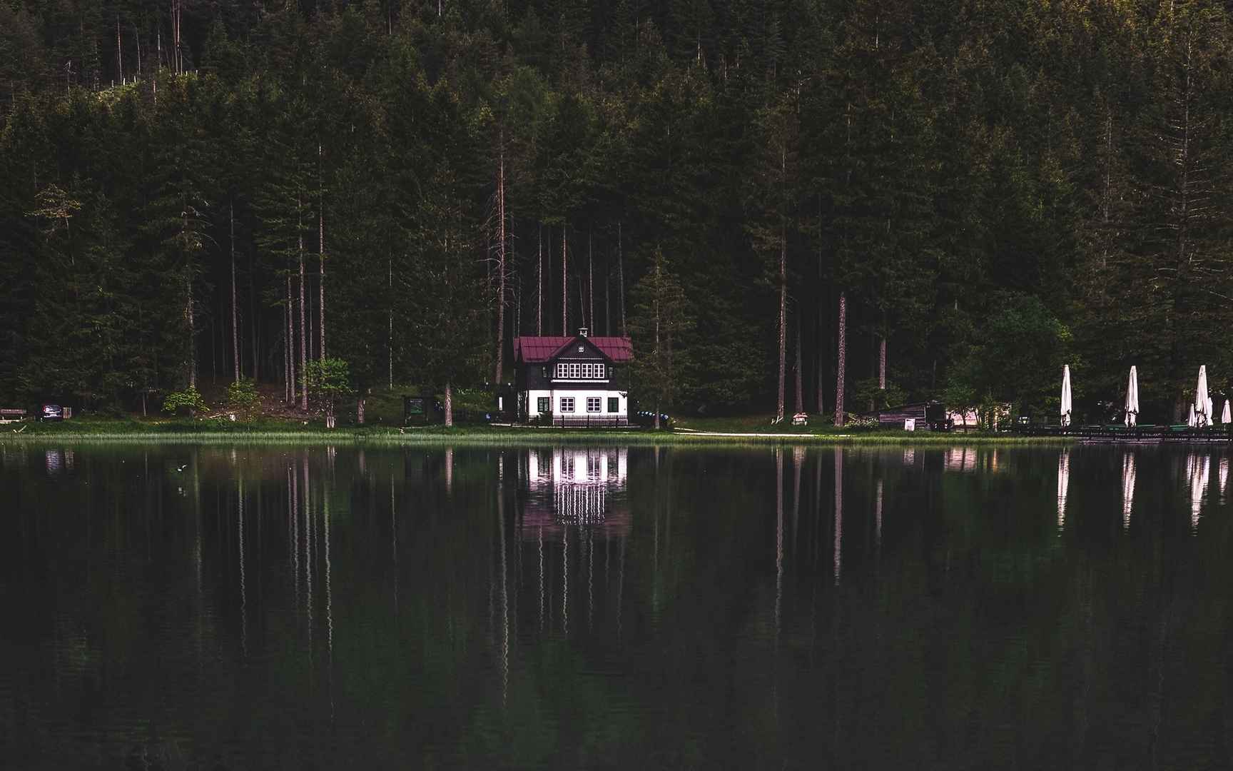 迷人的湖泊美景电脑壁纸-