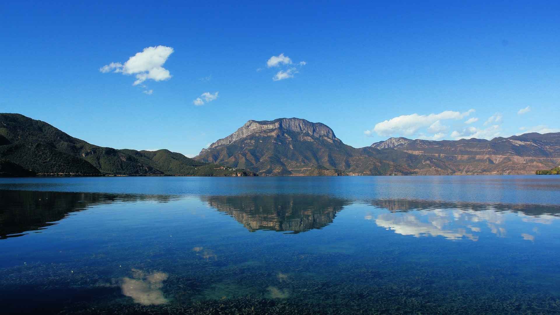 抖音最火背景图片蓝色泸沽湖景点