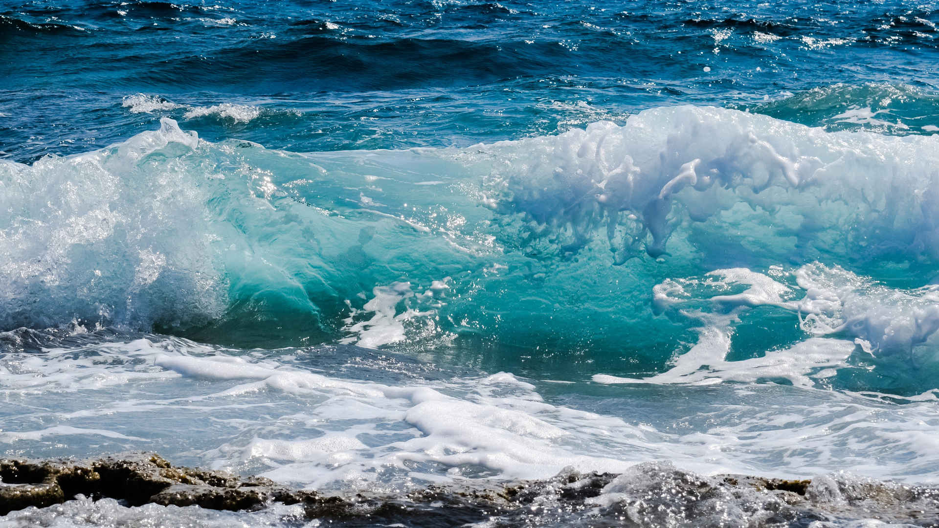 超清ins冷淡风壁纸蓝色系危险的海浪图片-