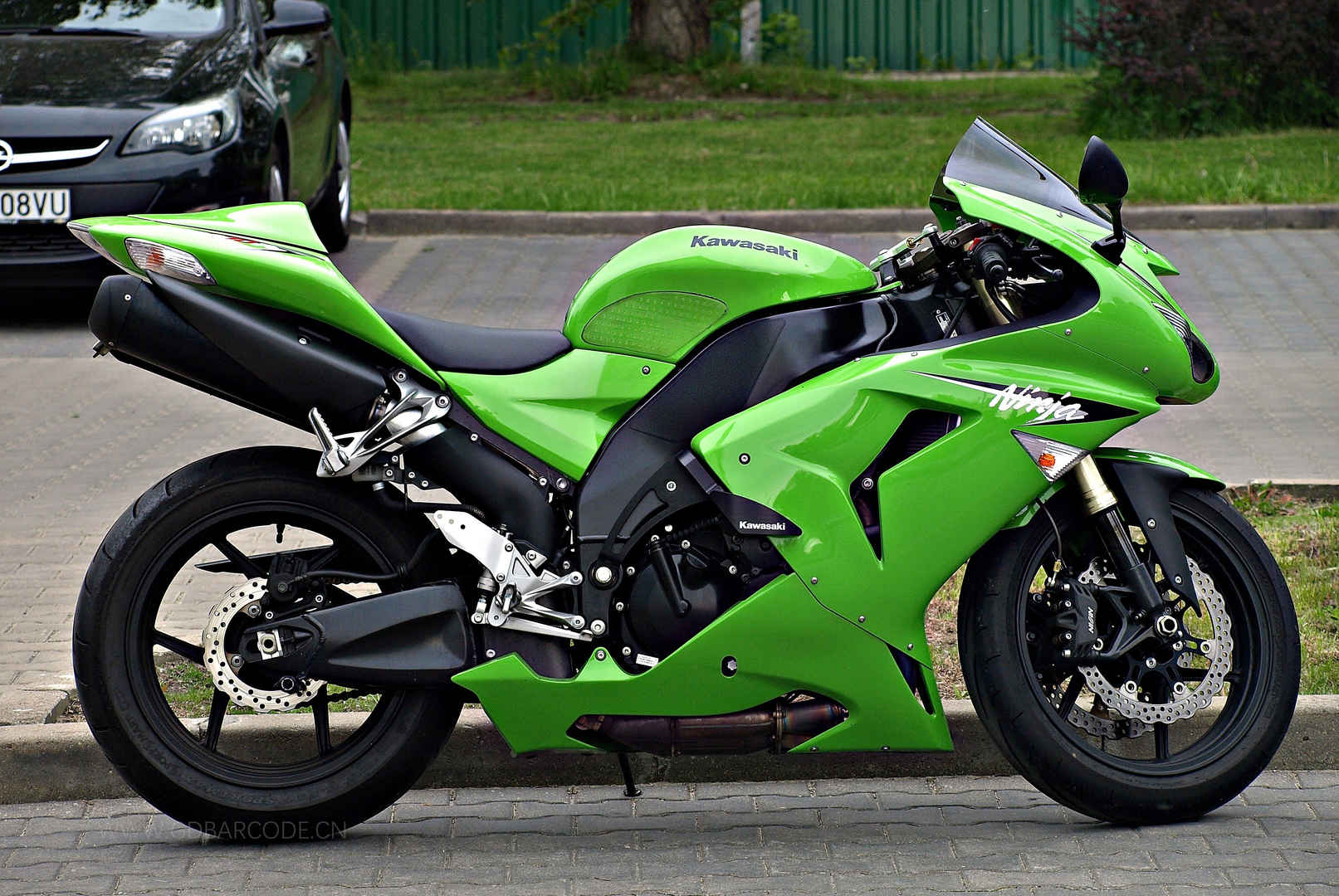 绿色摩托车4K壁纸-