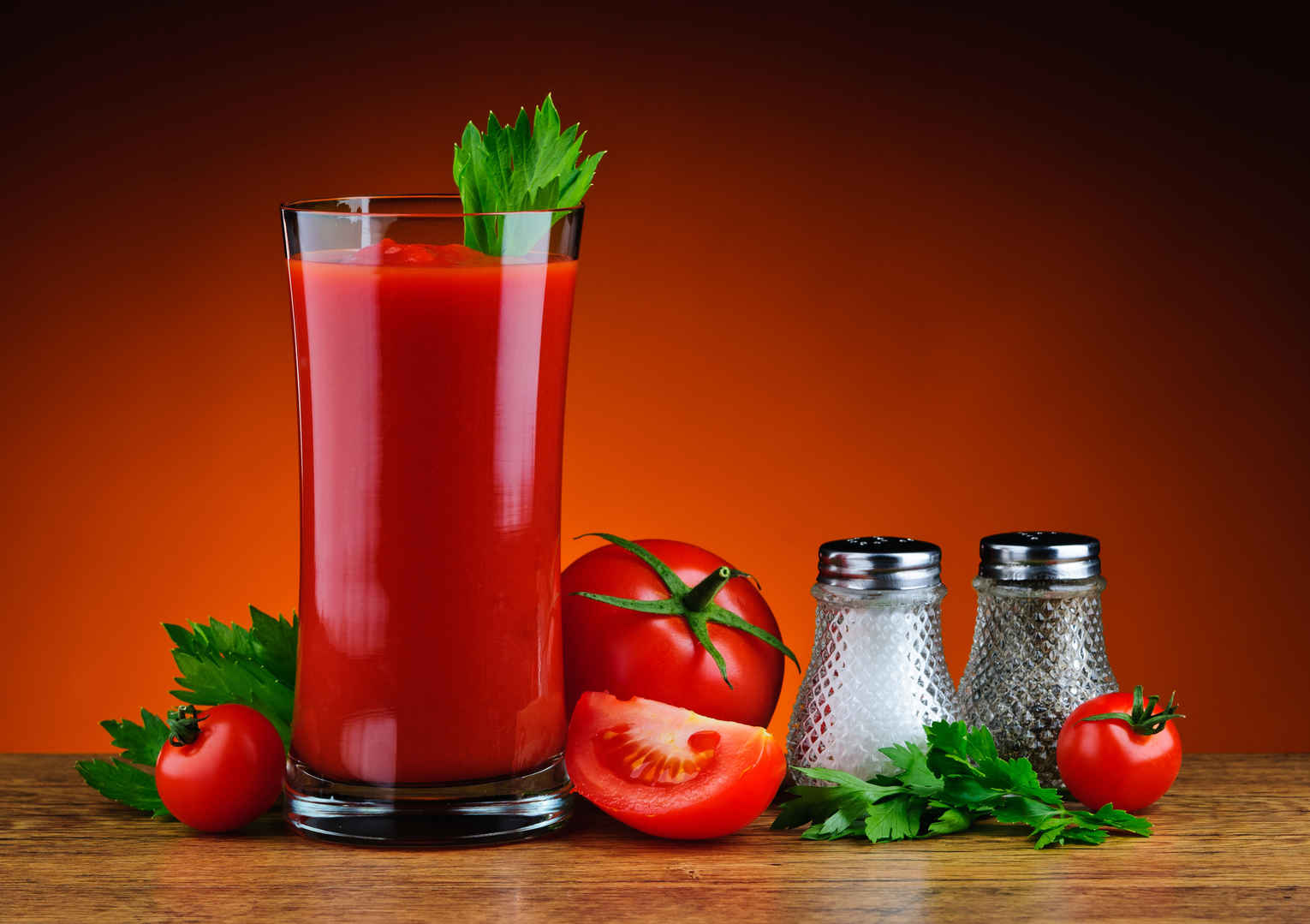 欧芹 番茄 玻璃杯 番茄汁 4K图片-