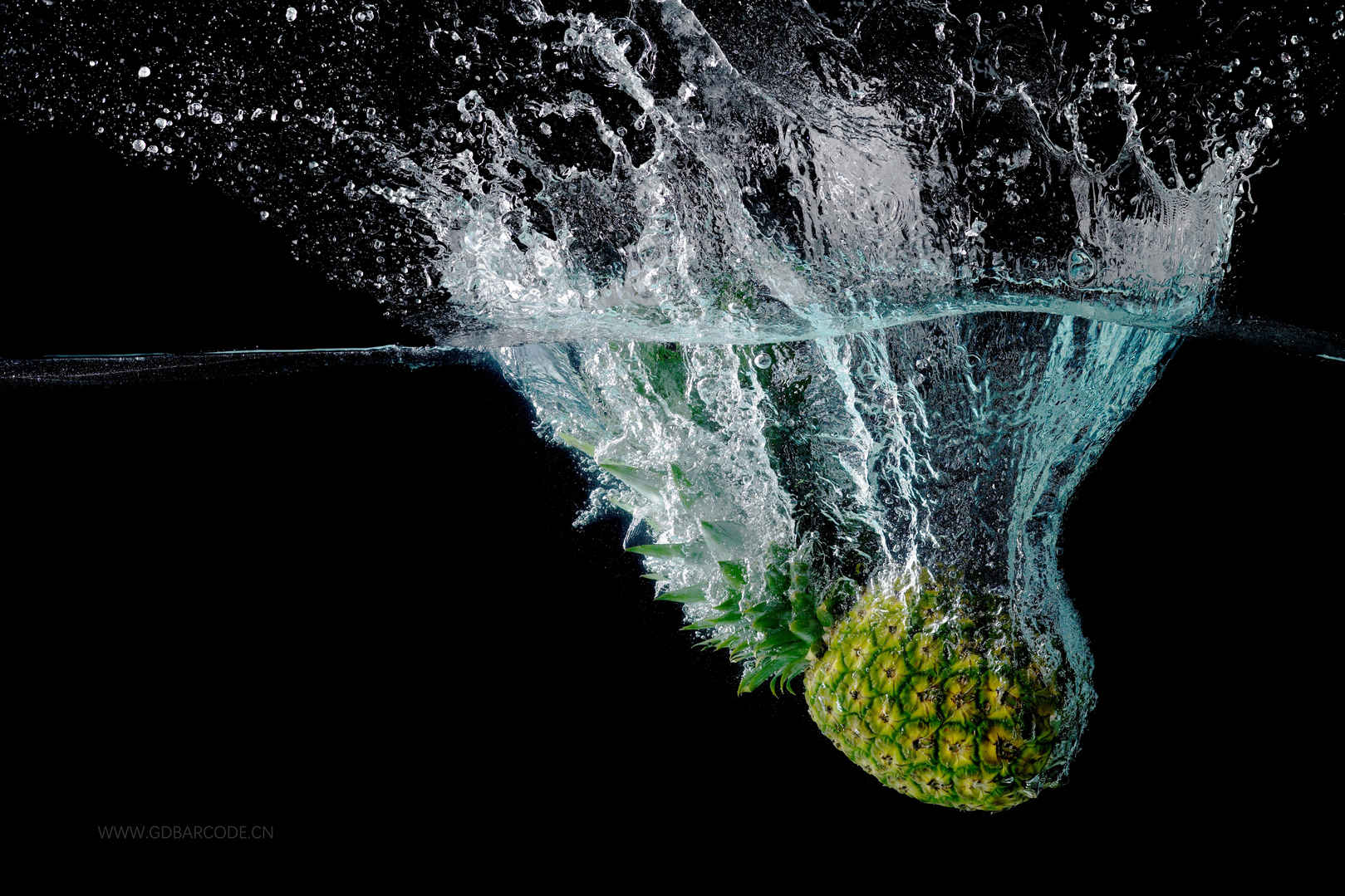 飞溅 水 菠萝 5k图片-