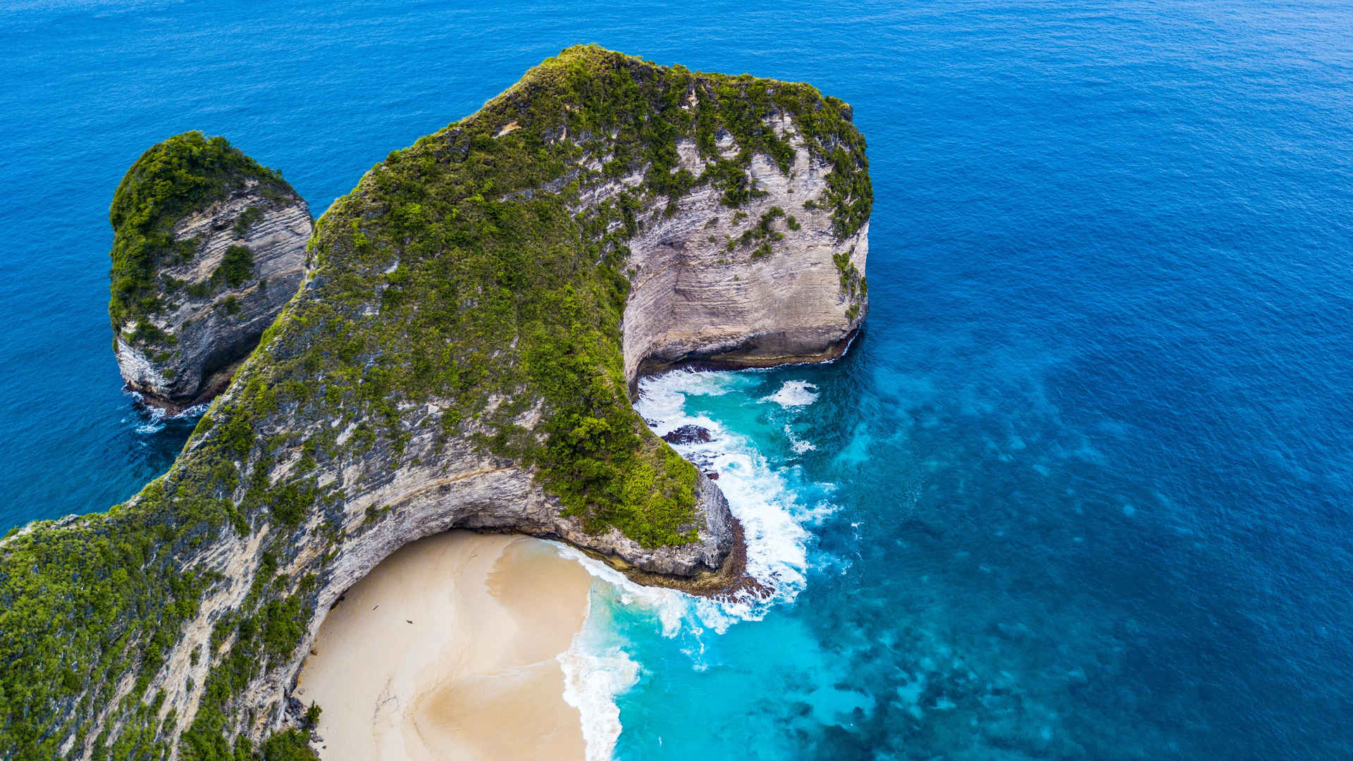 佩尼达岛精灵坠崖航拍风景图片-