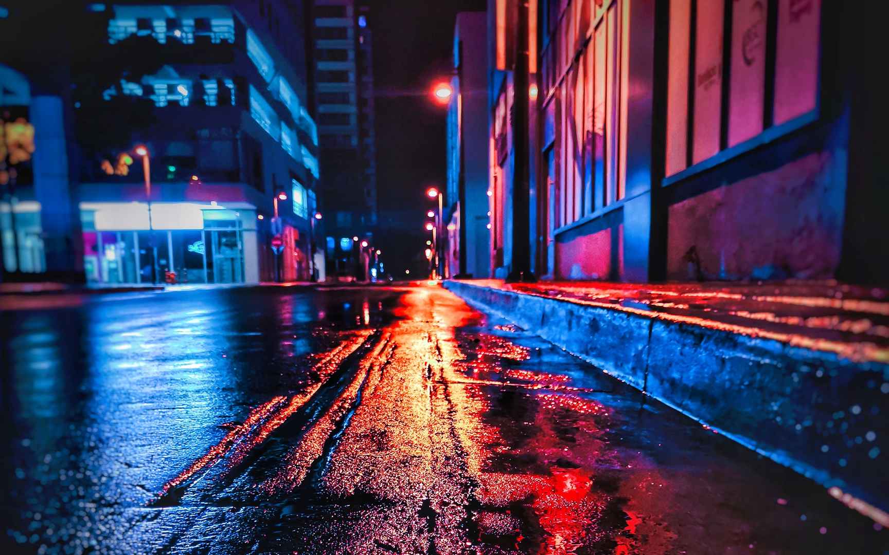 夜间城市街道雨景摄影高清桌面壁纸-