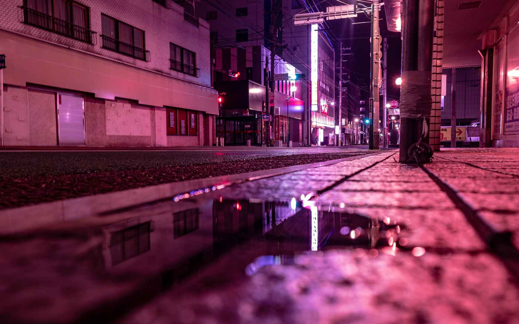 下过雨的城市街道马路唯美摄影壁纸图片-